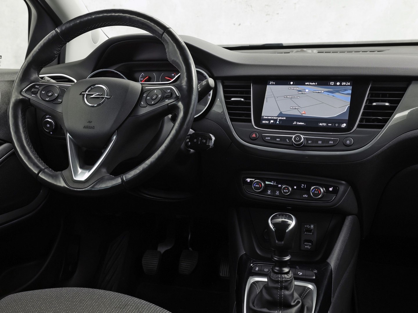 Opel Crossland 1.2 Turbo Elegance (APPLE CARPLAY, GROOT NAVI, CLIMATE, STUUR/STOELVERWARMING, SPORTSTOELEN, TREKHAAK, GETINT GLAS, CRUISE, NIEUWSTAAT)