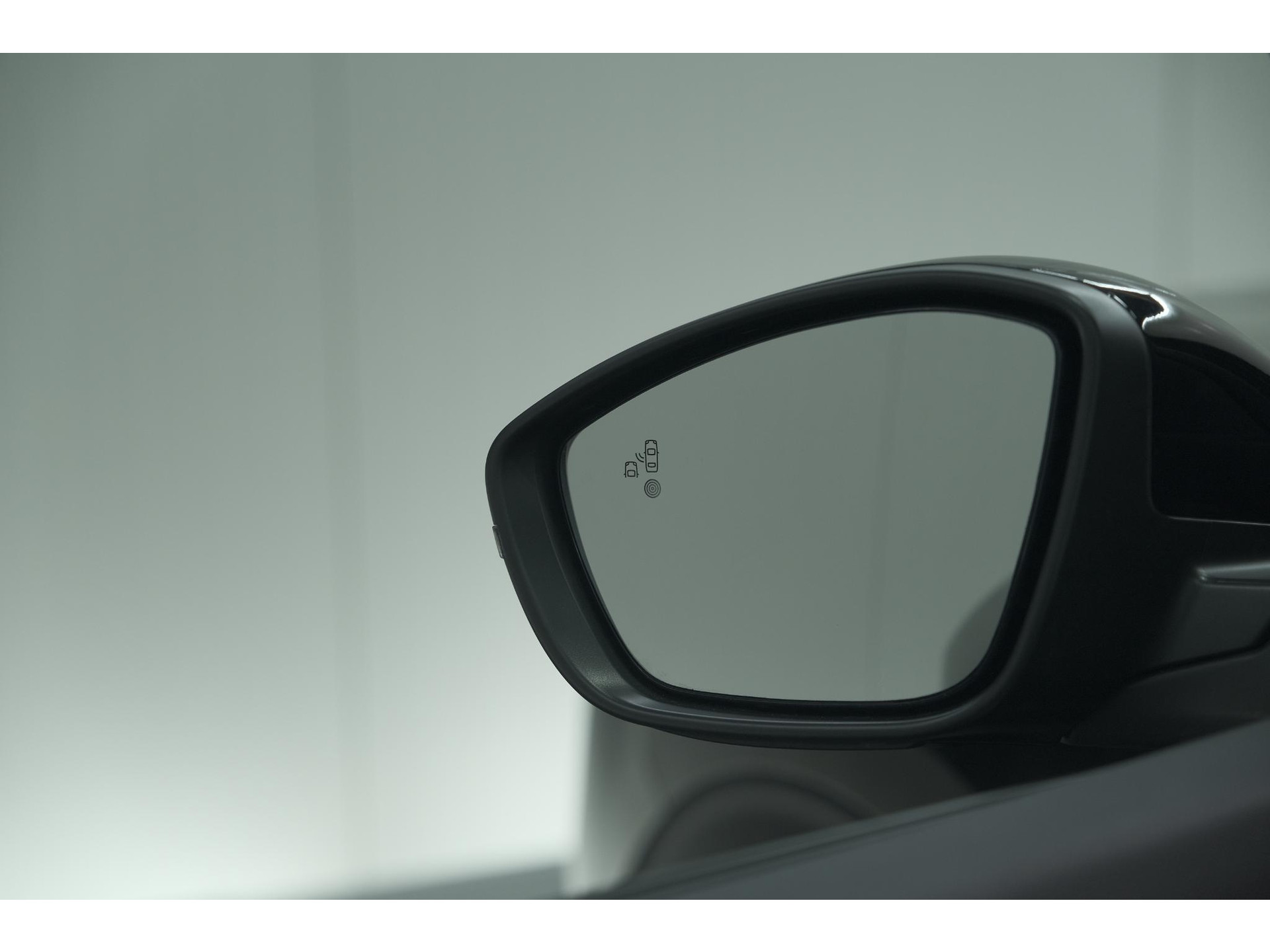 Peugeot 2008 PureTech 130 EAT8 GT | 360 Camera | Adaptieve Cruise Control | Stoelmassage | Apple Carplay