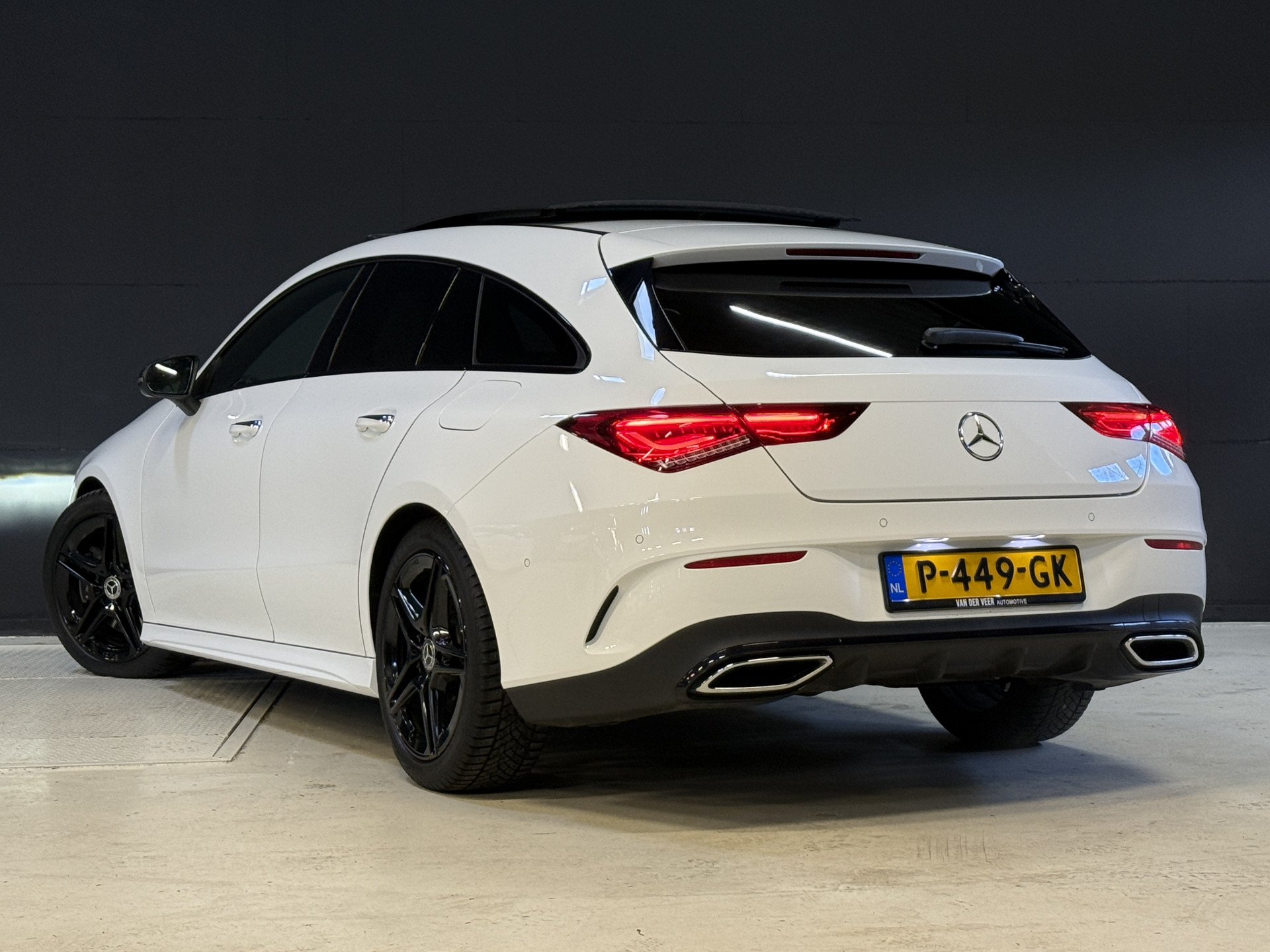 Mercedes-Benz CLA-klasse Shooting Brake 200 Business Solution AMG | Panoramadak | Sfeerverlichting | Multibeam