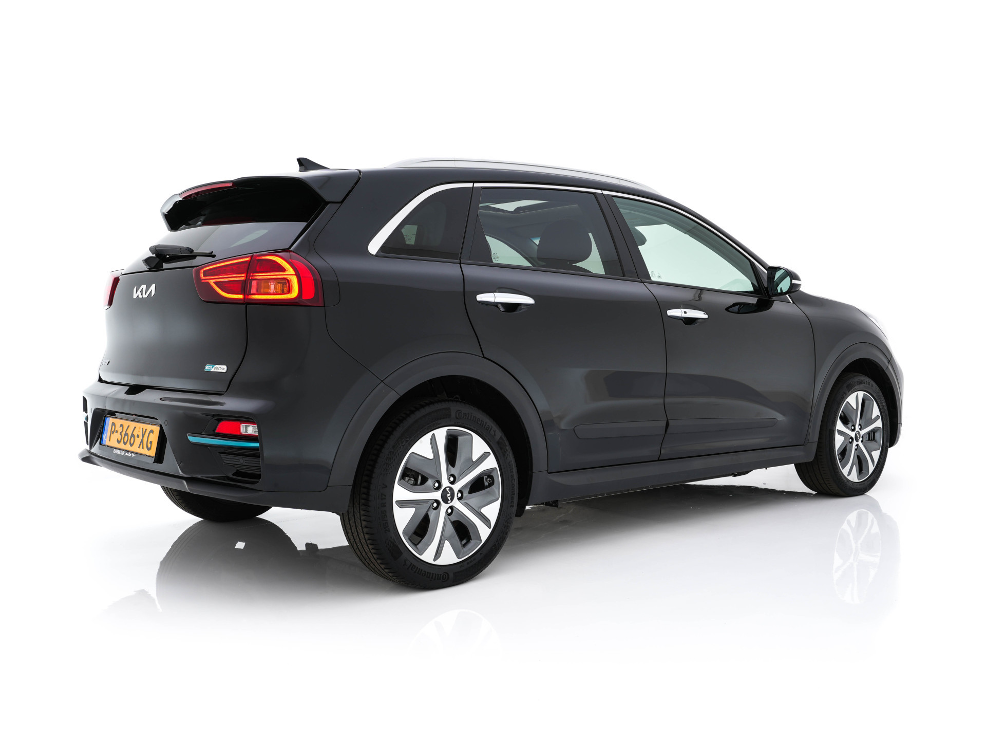 Kia e-Niro ExecutiveLine 64 kWh [ 3-Fase ] {SOH-100%} (INCL-BTW) Aut. *PANO | LEATHER | JBL-AUDIO | FULL-LED | NAVI-FULLMAP | DAB | ADAPTIVE-CRUISE | CAMERA | MEMORY-PACK | LANE-ASSIST | CCS-FASTLOADER | KEYLESS | DIGI-COCKPIT | 17"ALU*
