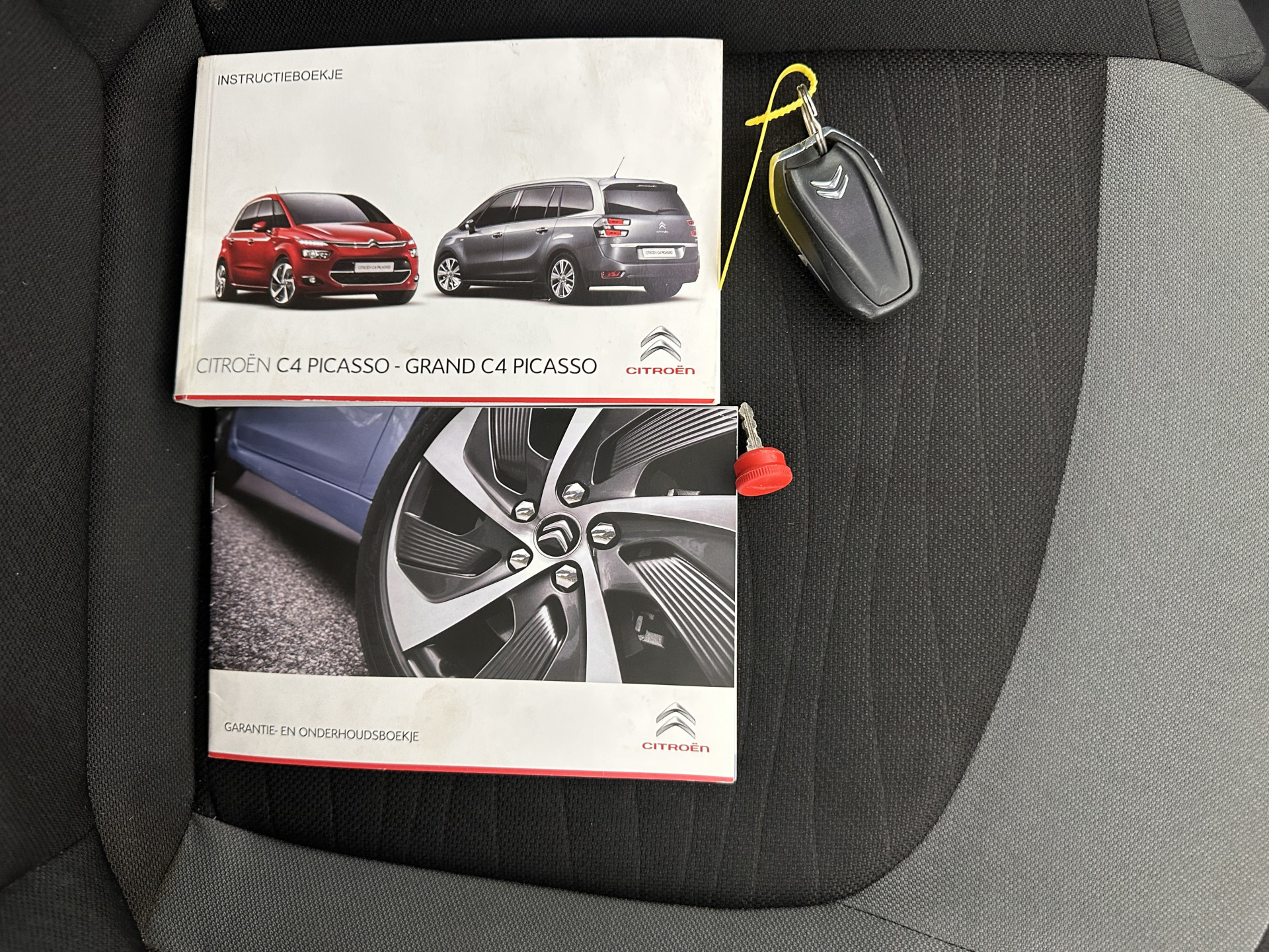 Citroën Grand C4 Picasso 1.6 BlueHDi Shine [ 7-Pers ] *NAVI-FULLMAP | DIGI-COCKPIT | CAMERA | COMFORT-SEATS | KEYLESS | ECC | TOWBAR | PDC | CRUISE | PRIVACY-GLASS | 17''ALU*