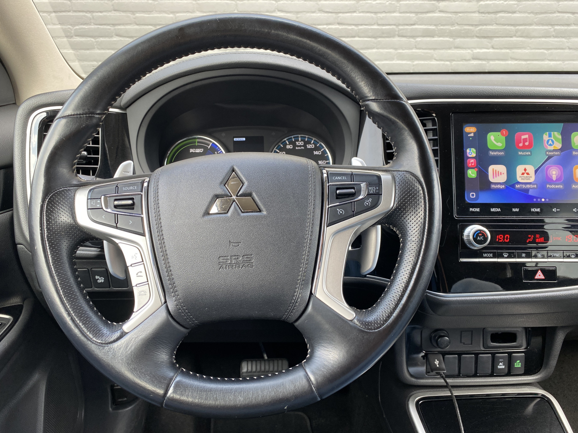 Mitsubishi Outlander 2.4 PHEV Intense+ 4WD 225 pk AUT. | 1e eigenaar | navigatie | trekhaak | elektr. v. stoel | carplay | alcantara