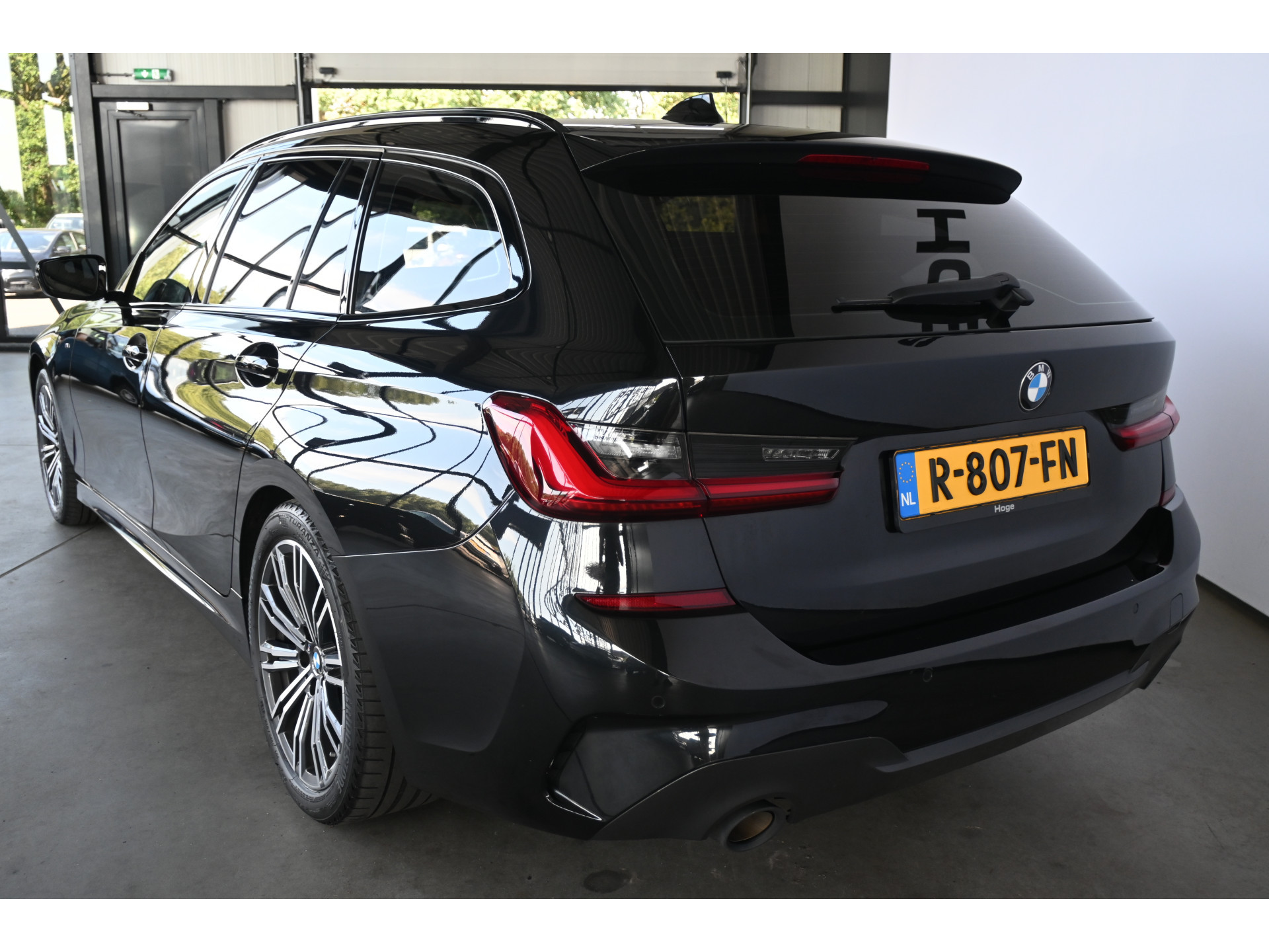 BMW 3-serie Touring 320i Automaat Business Edition Plus M-Pakket Navigatie LED Panoramadak Goed Onderhouden! Inruil Mogelijk!