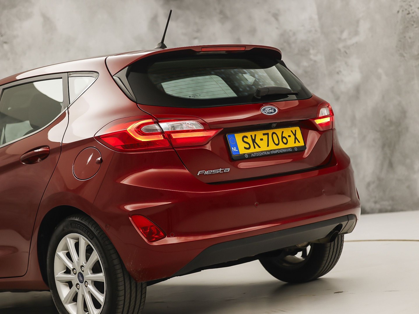 Ford Fiesta 1.0 EcoBoost Titanium (APPLE CARPLAY, GROOT NAVI, CLIMATE, CAMERA, KEYLESS, SPORTSTOELEN, ADAPTIVE CRUISE, LM VELGEN, NIEUWSTAAT)