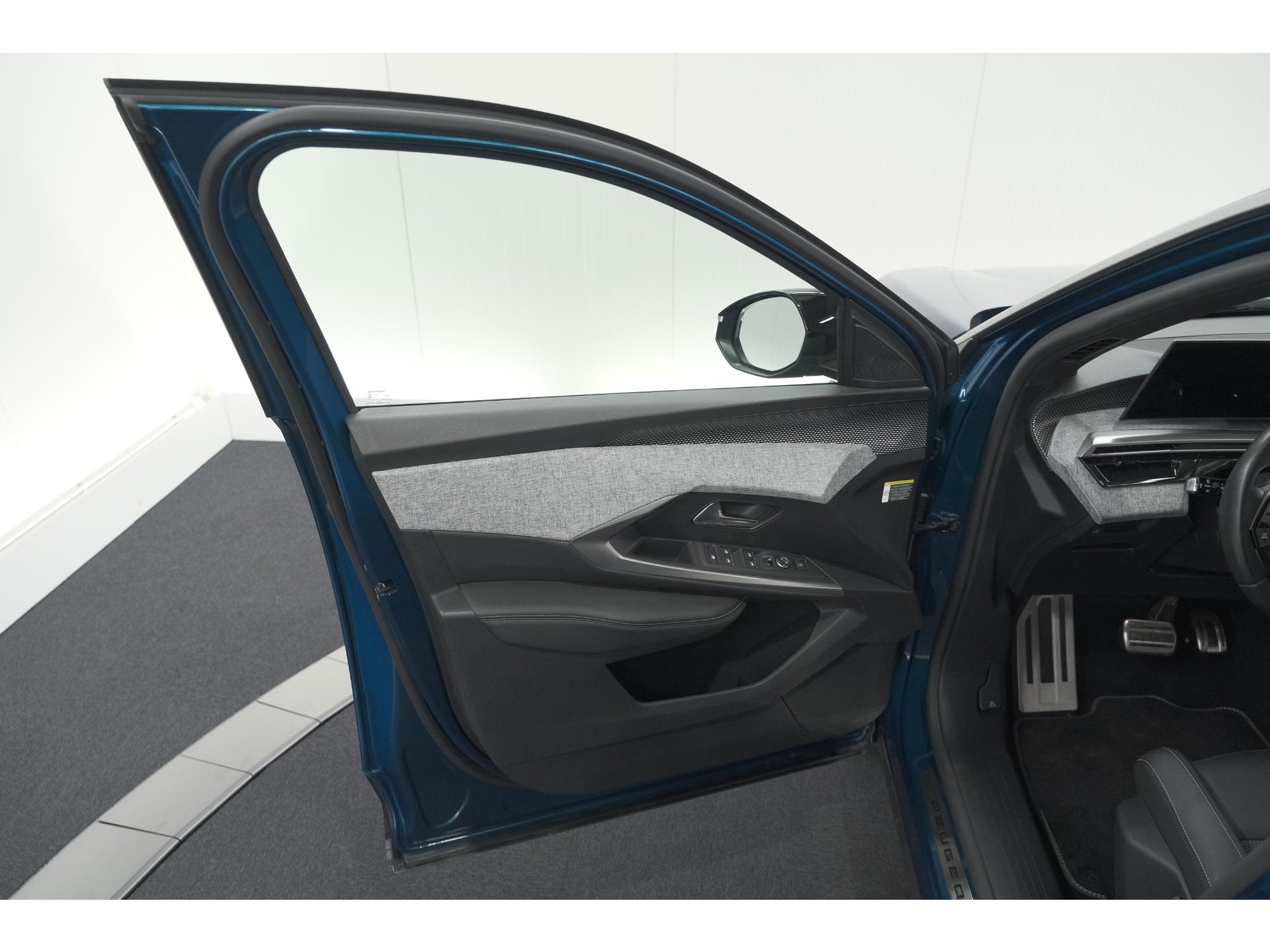 Peugeot 5008 1.2 Hybrid 136 GT | Adaptieve Cruise Control | Camera | Elektrische Kofferklep | Stoelverwarming