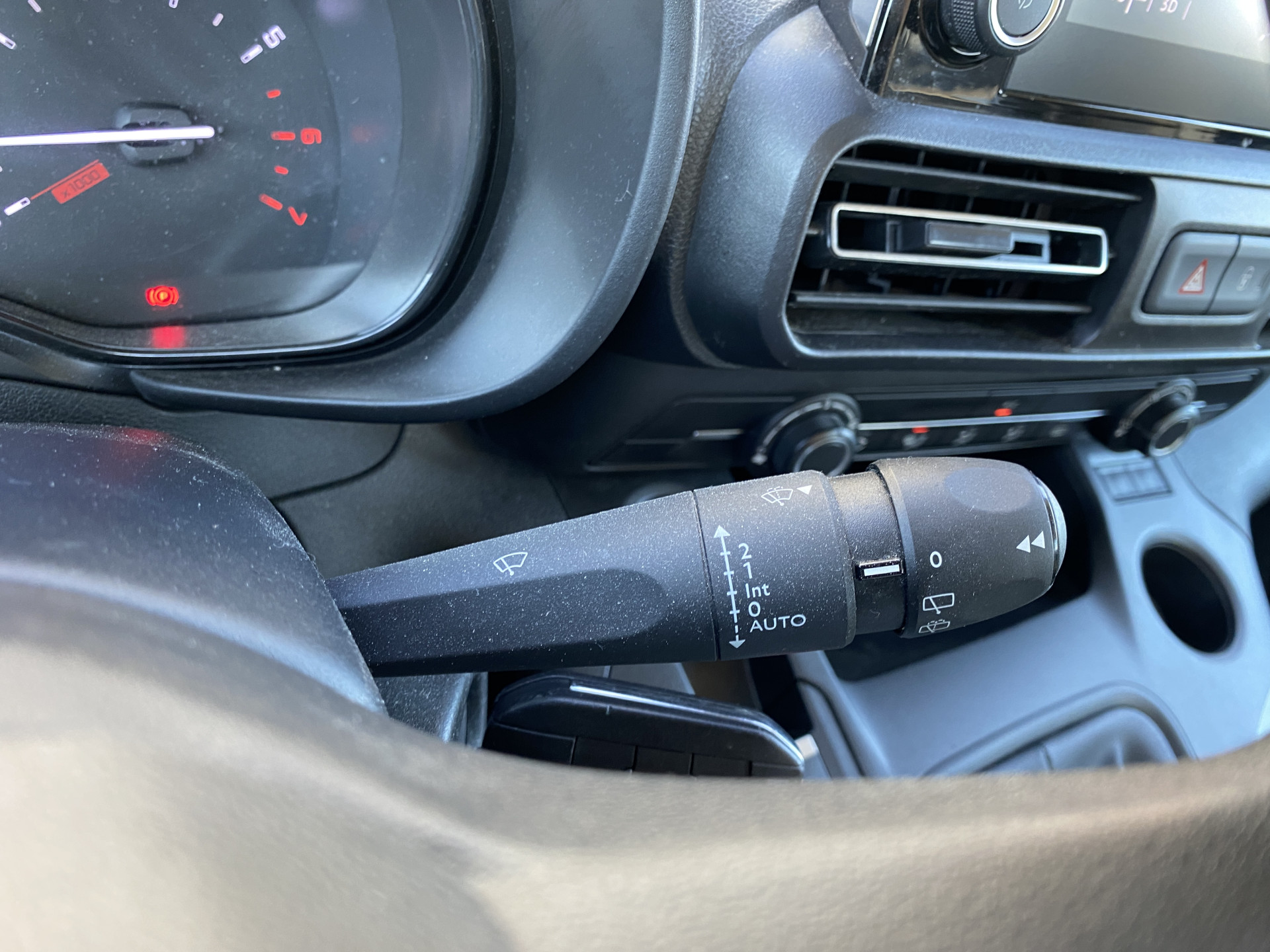 Citroën Berlingo 1.2 PureTech Feel | dealer onderh. | navigatie | cruise control | airco | parkeersensoren | all season banden