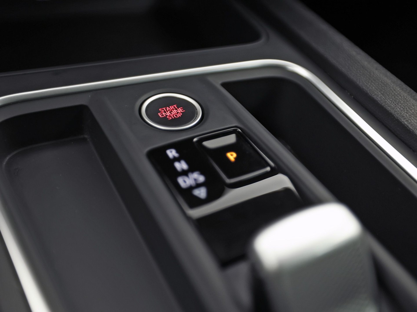 SEAT Leon 1.0 eTSI Intense Sport Automaat (VIRTUAL COCKPIT, APPLE CARPLAY, GROOT NAVI, CAMERA, SPORTSTOELEN, KEYLESS, ADAPTIVE CRUISE, NIEUWSTAAT)