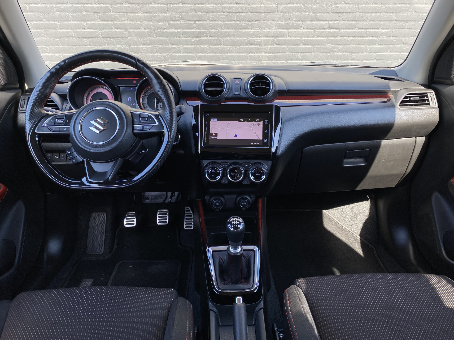 Suzuki Swift 1.4 Sport Smart Hybrid | 1e eigenaar | dealer onderhouden | navigatie | sportstoelen | camera | carplay