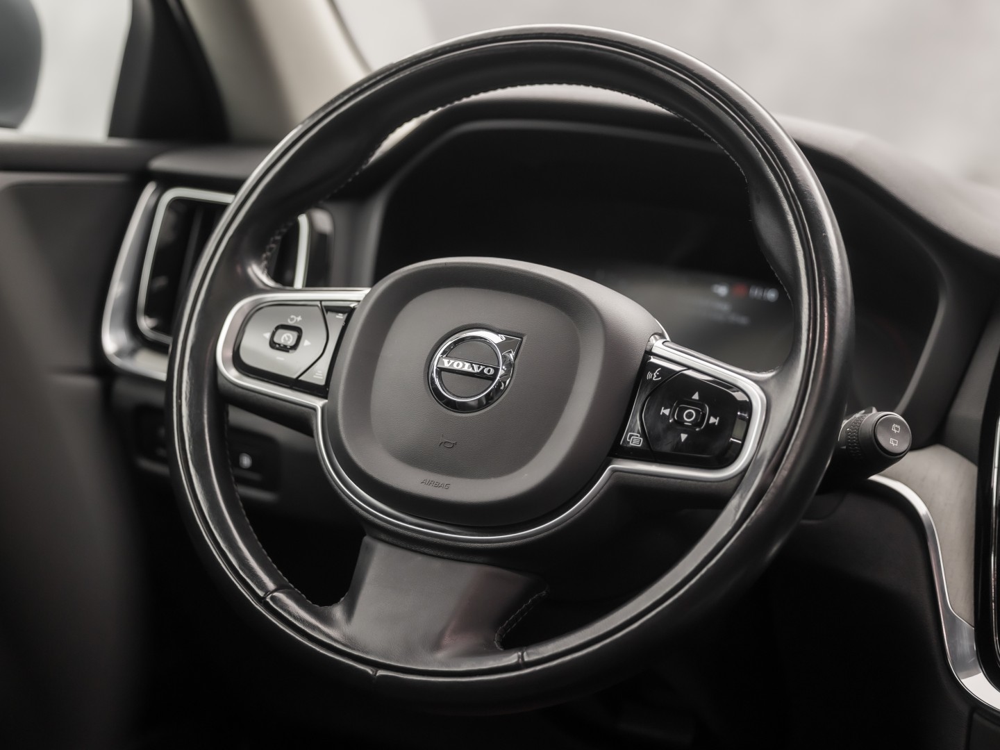Volvo V60 2.0 T8 Twin Engine AWD Inscription 391Pk Automaat (PANORAMADAK, GROOT NAVI, MEMORY SEATS, GETINT GLAS, STUUR/STOELVERWARMING, CAMERA, TREKHAAK, ELEK ACHTERKLEP, NIEUWSTAAT)