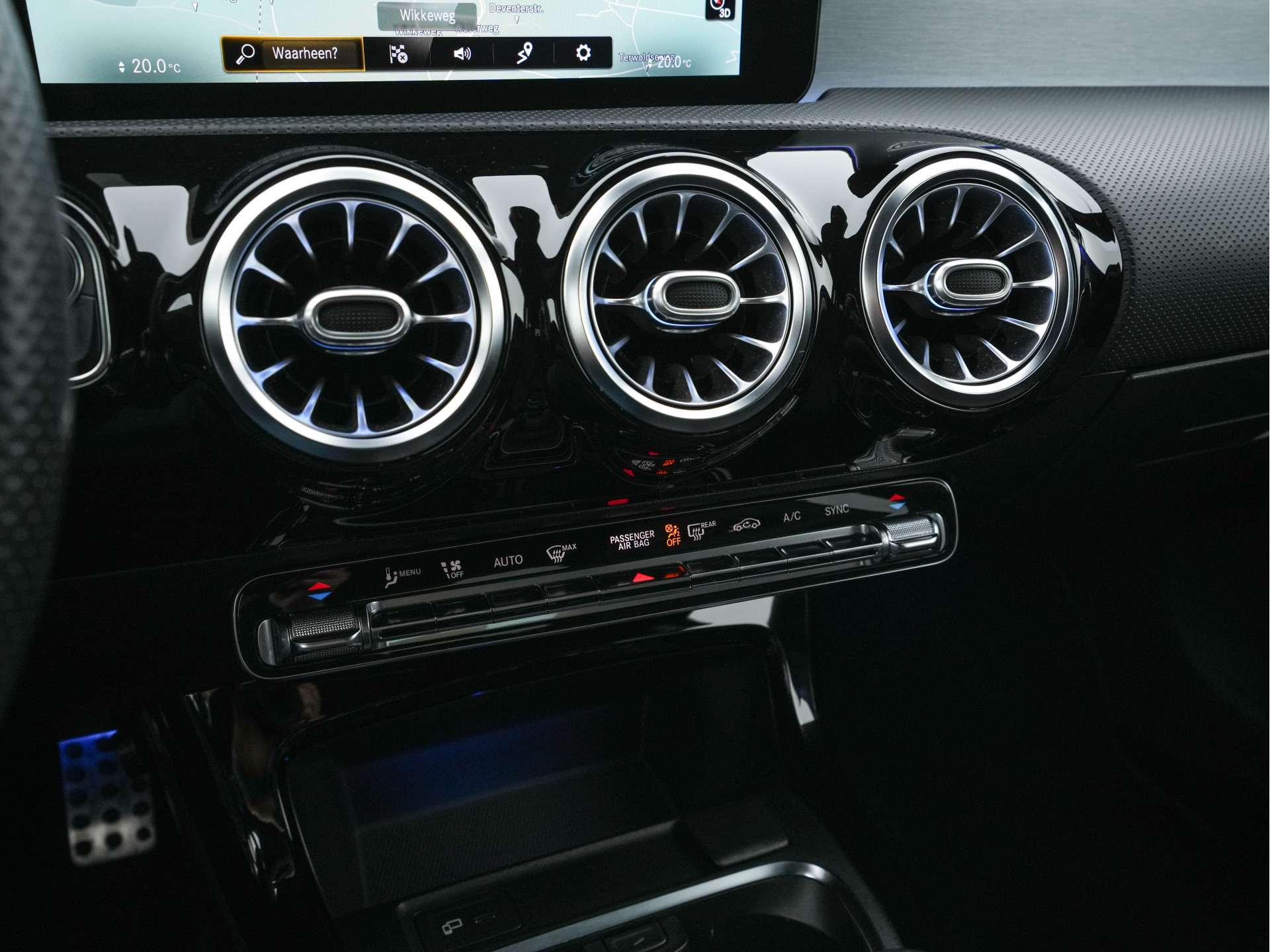 Mercedes-Benz A-klasse 160 AMG-Sportpack Business-Solution (INCL-BTW) *WIDESCREEN-DIGI-COCKPIT | FULL-LED | LEATHER-MICROFIBRE | CAMERA | DYNAMIC-SELECT | CRUISE | HEATED-SPORTSEATS | PRIVACY-GLASS | DAB | AMBIENT-LIGHT | 18"ALU*