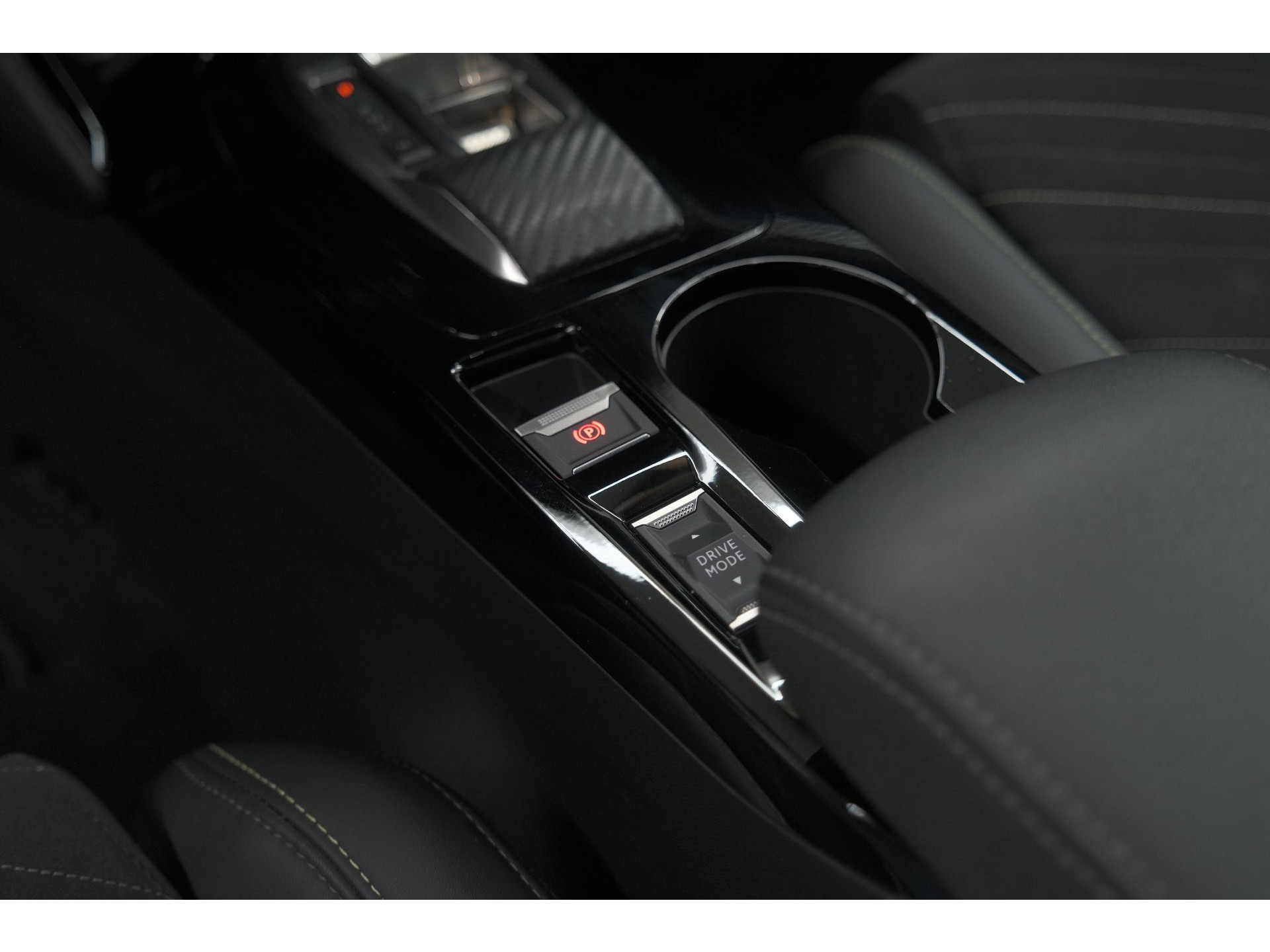 Peugeot 208 1.2 Hybrid 145 e-DCS6 GT | Alcantara Pakket | Camera | Apple Carplay | Stoelverwarming