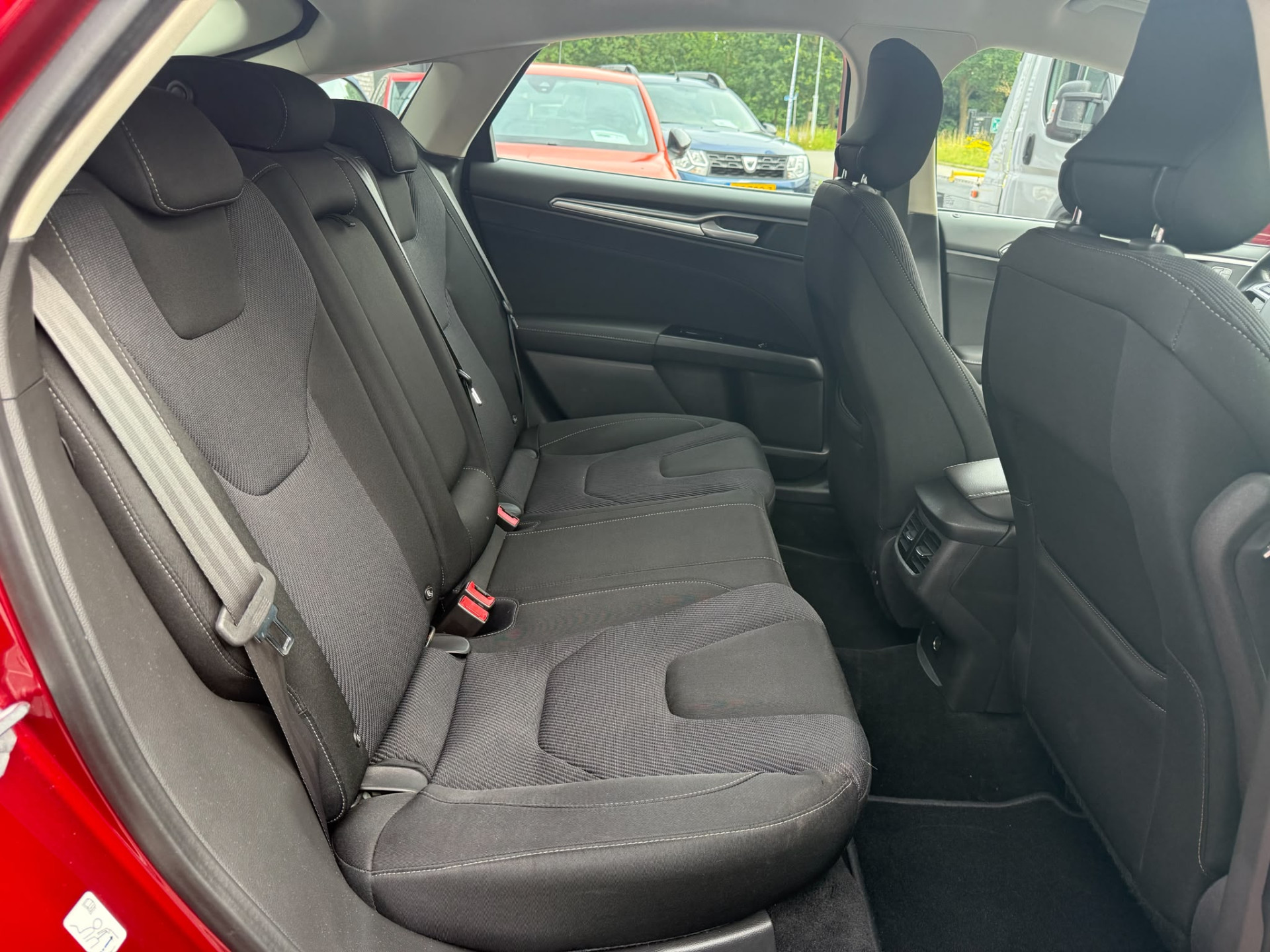 Ford Mondeo 2.0 Titanium | 3E EIGENAAR | 3/6/12MND GARANTIE | AUTOMAAT | LED | DODEHOEK | ACC | NAVI | TREKHAAK |SFEERVERL. | LMV |