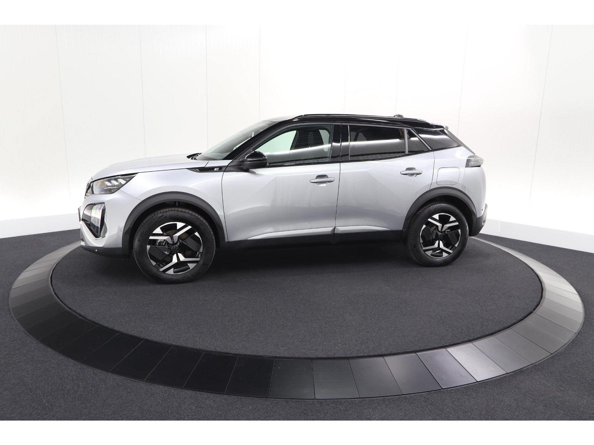 Peugeot e-2008 EV GT 50 kWh | 3 Fase | 360 Camera | Adaptieve Cruise Control | Dodehoekdetectie