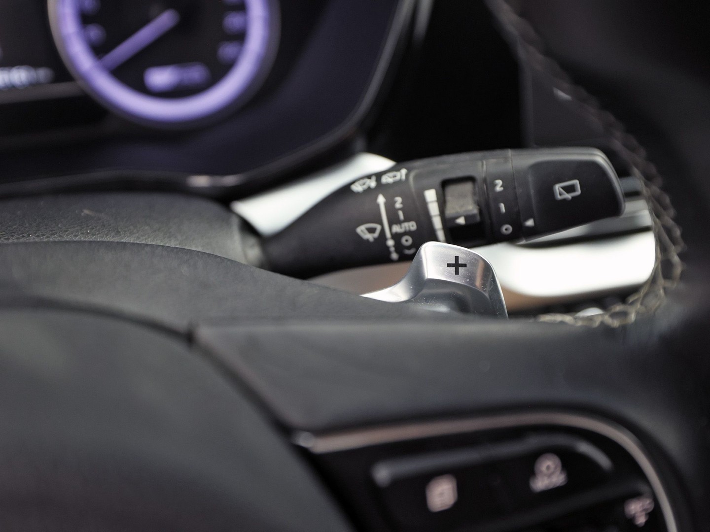 Kia Niro 1.6 GDi PHEV DynamicLine 141Pk Automaat (1e EIGENAAR, APPLE CARPLAY, GROOT NAVI, CAMERA, TREKHAAK, SPORTSTOELEN, ADAPTIVE CRUISE, GETINT GLAS, LEDER, NIEUWSTAAT)