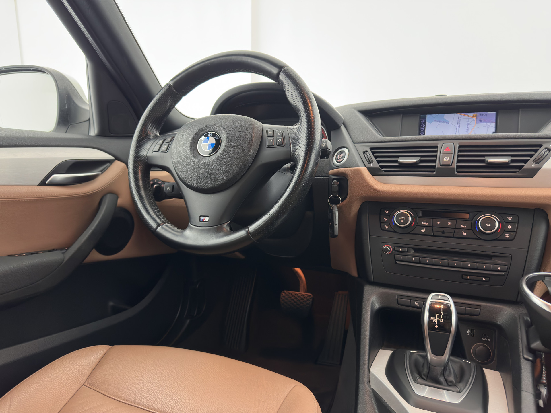 BMW X1 sDrive20i Business Aut. *LUXURY-LEATHER | XENON | HEATED-COMFORTSEATS | NAVI-FULLMAP | ECC | PDC | CRUISE | 18''ALU*