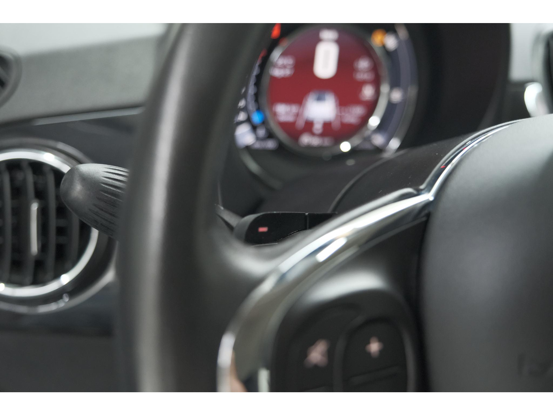 Fiat 500 C TwinAir Turbo Lounge | Parkeersensoren | Climate control | Cruise control | Apple Carplay