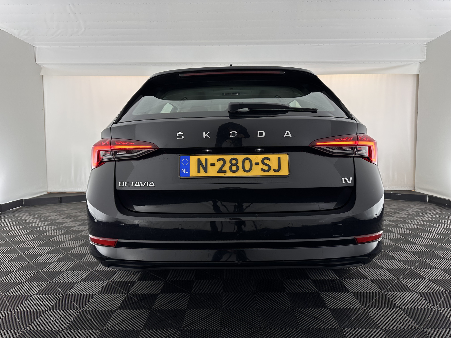 ŠKODA Octavia Combi 1.4 TSI iV PHEV Business Edition (Plug-in) (INCL-BTW) *FULL-LED | DIGI-COCKPIT | COMFORTSEATS | NAVI-FULLMAP | PRIVACY-GLASS | DAB | SHIFTPADDLES | ECC | PDC | CRUISE | TOWBAR | 18''ALU*