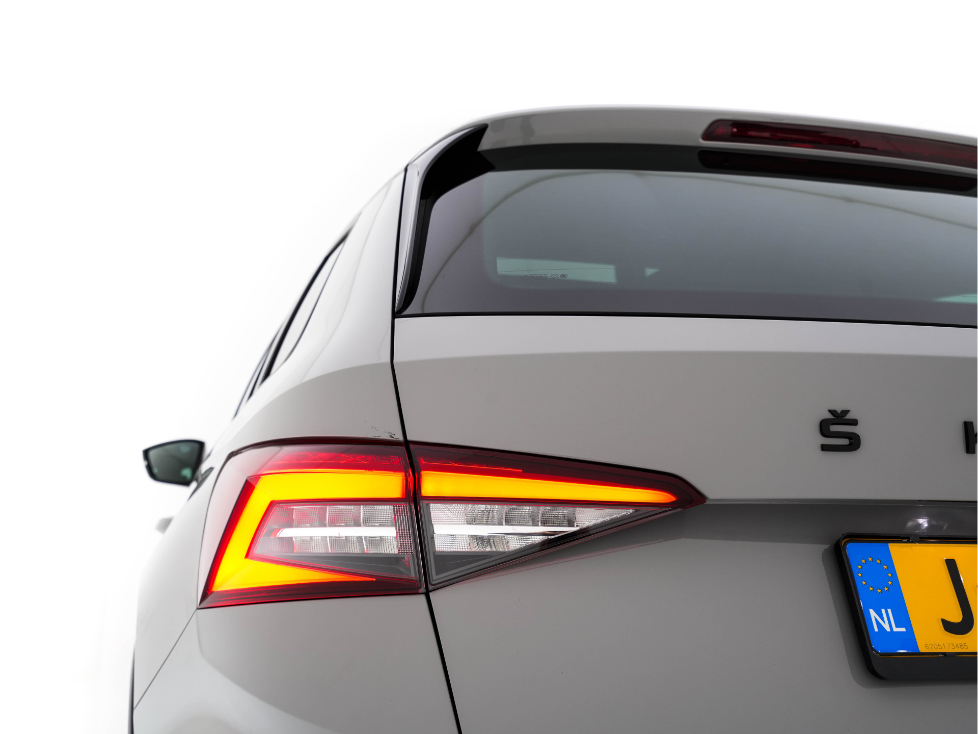 ŠKODA Kodiaq 1.5 TSI Sportline Business (INCL-BTW) Aut. *PANO | LEATHER-MICROFIBRE | FULL-LED | MEMORY-PACK | DIGI-COCKPIT | NAVI-FULLMAP | CAMERA | DAB+ | AMBIENT-LIGHT | KEYLESS | DAB+ | CARPLAY | PRIVACY-GLASS | 20"ALU*