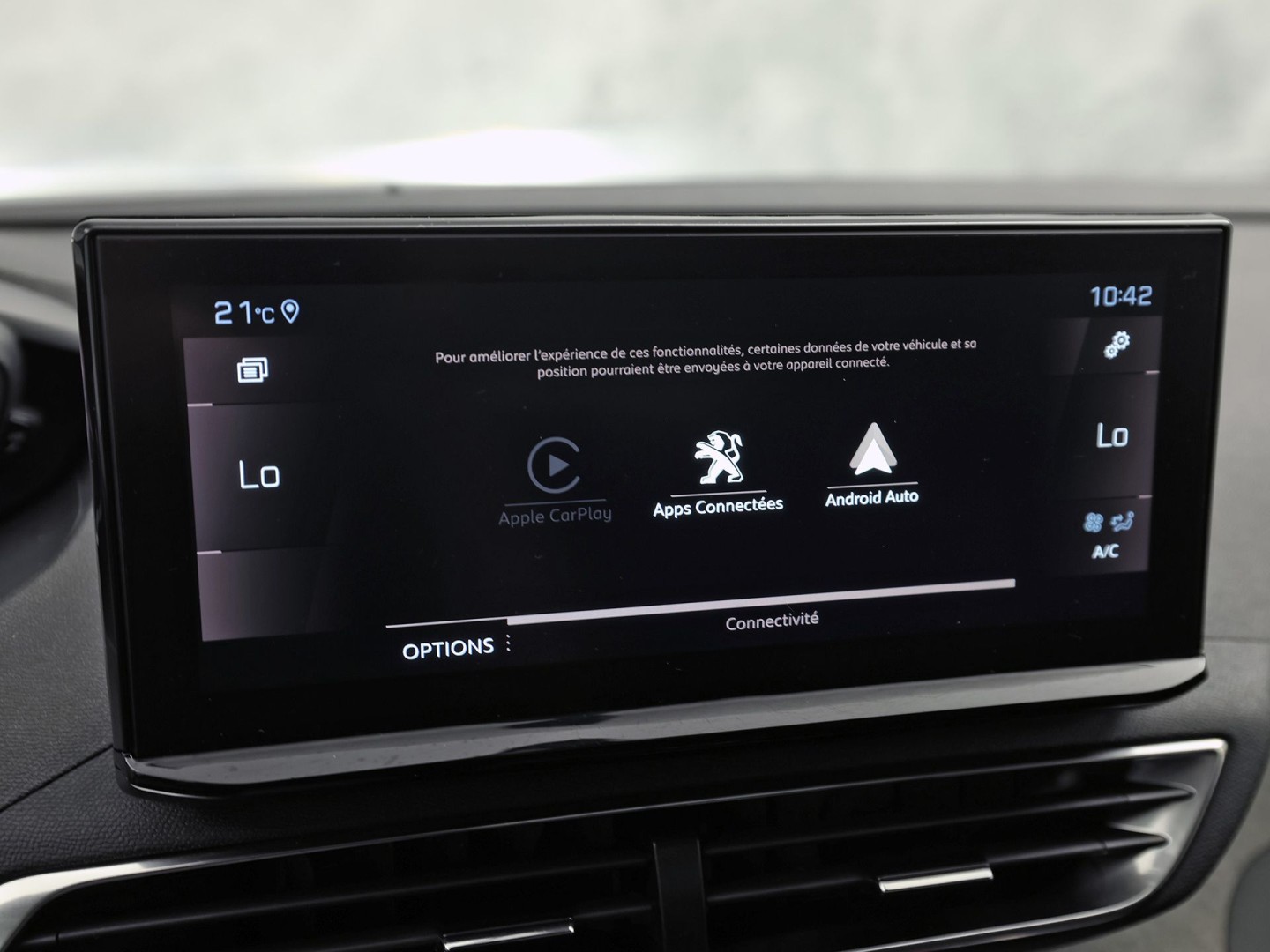 Peugeot 3008 1.2 PureTech GT Line (PANORAMADAK, APPLE CARPLAY, GROOT NAVI, LEDER, STOELVERWARMING, SPORTSTOELEN, GETINT GLAS, KEYLESS, NIEUWSTAAT)