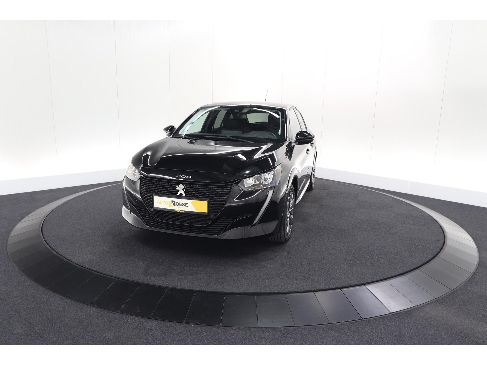 Peugeot e-208 EV Allure 50 kWh | 98,9% SOH | Camera | Navigatie | Parkeersensoren | Stoelverwarming