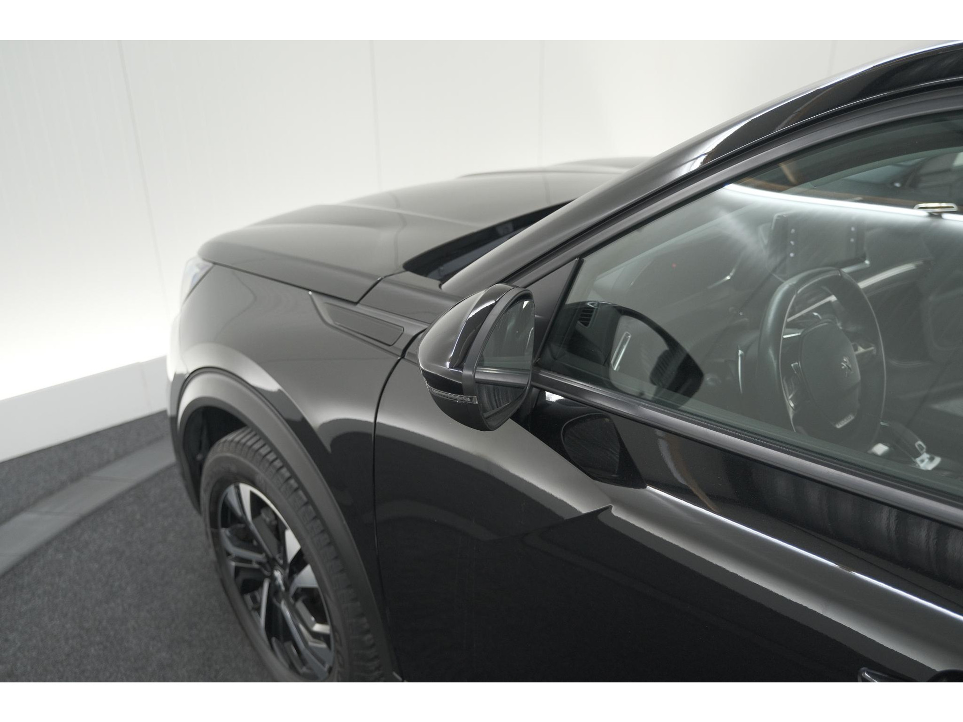 Peugeot 2008 PureTech 130 EAT8 Allure | Trekhaak | Camera | Navigatie | Apple Carplay