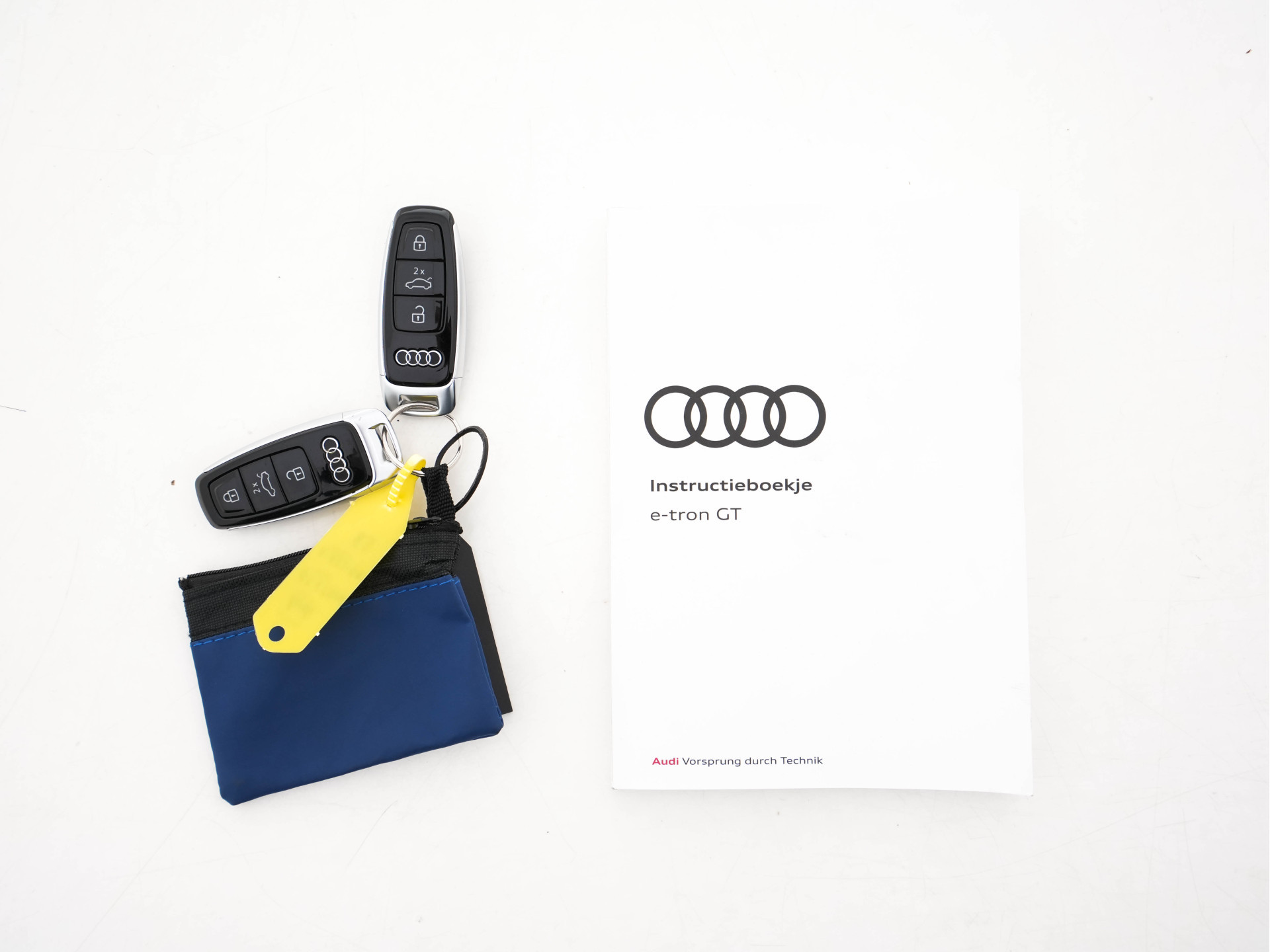 Audi e-tron GT 93 kWh AWD [ 3-Fase ] {SOH-91%} *PANO | LEATHER | BANG/OLUFSEN-AUDIO | HEAD-UP | ADAPT.CRUISE | BLINDSPOT |  MATRIX-LED | AIR-SUSPENSION | SPORT-SEATS | SURROUND-VIEW | KEYLESS | DIGI-COCKPIT | NAVI-FULLMAP | 21"ALU*