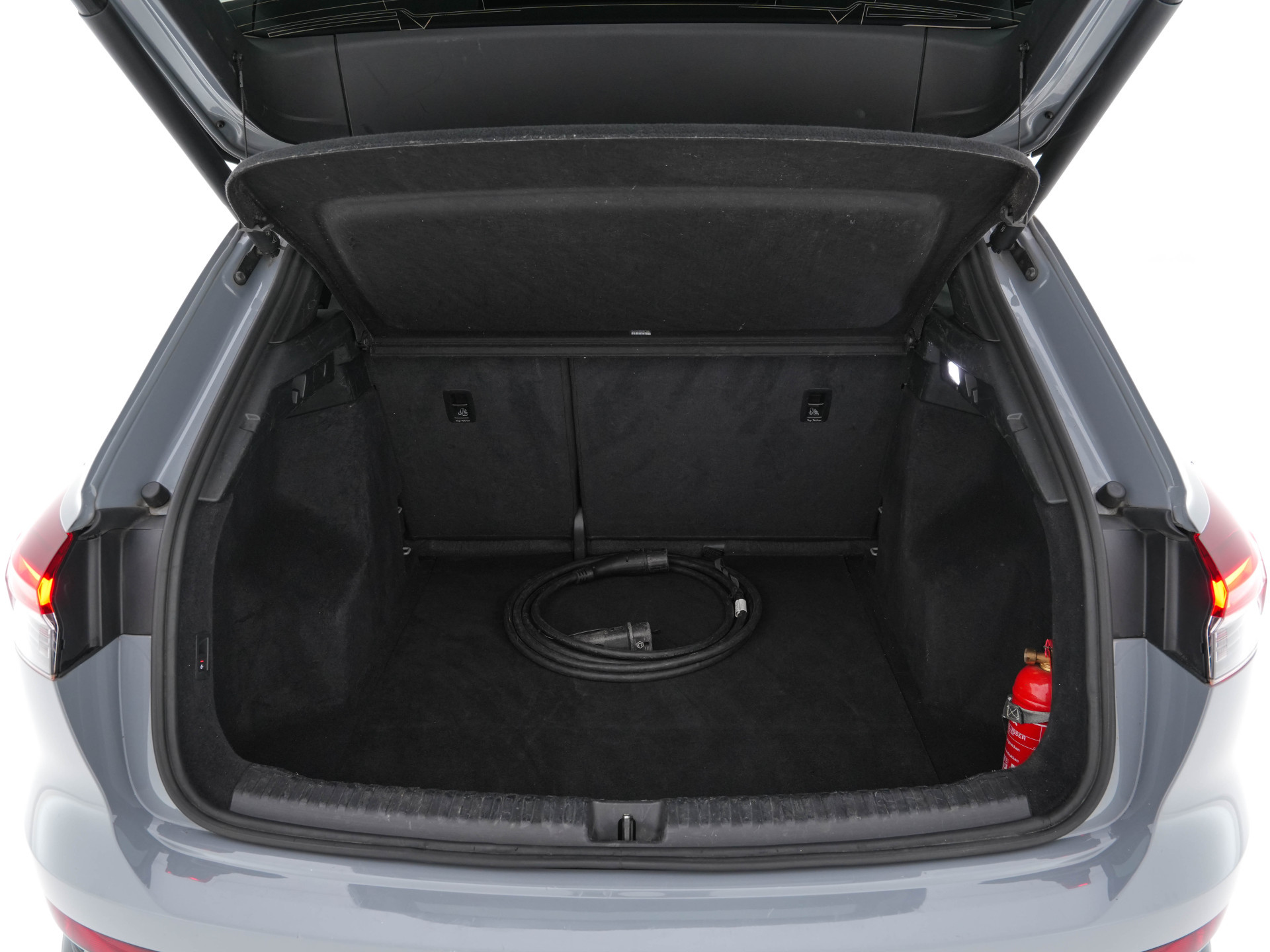 Audi Q4 e-tron 40 S-line Launch edition Competition 77 kWh [ 3-Fase-11kW ] {SOH-93%} (INCL-BTW) *HEATPUMP | LEATHER-FABRIC | SONOS-AUDIO | MATRIX-LED | ADAPTIVE-CRUISE | HEATED-SPORTSEATS | AMBIENTLIGHT | DIGI-COCKPIT | CAMERA | KEYLESS | DAB+ | NAVI-FULL