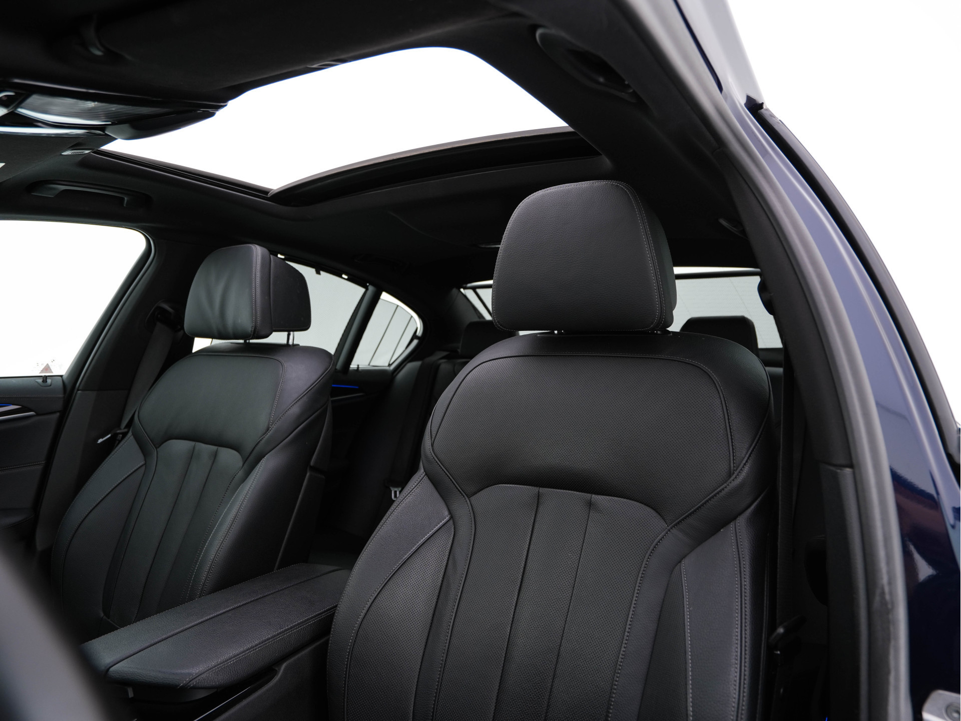 BMW 5-serie 540i xDrive High Executive Edition (INCL-BTW ) Aut.*PANO | LUXURY-LEATHER | LASER-LIGHT | BOWERS&WILKINS-AUDIO | MEMORY-PACK | HEATED/COOLED-COMFORTSEATS | DIGI-COCKPIT | NAVI-FULLMAP | SHIFT-PADDLES | CRUISE | 18''ALU*