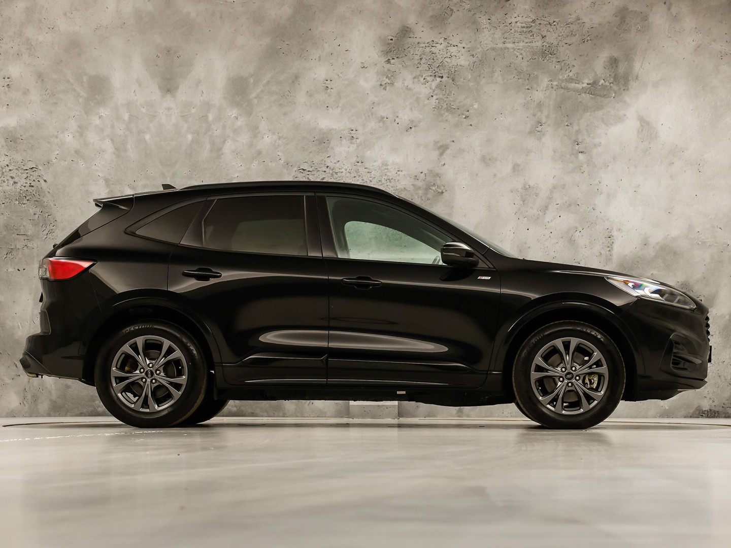 Ford Kuga 2.5 PHEV ST-Line X 225Pk Automaat (VIRTUAL COCKPIT, BANG&OLUFSEN, APPLE CARPLAY, ELEK SPORTSTOELEN, LEDER/ALCANTARA, CAMERA, ELEK ACHTERKLEP, KEYLESS, NIEUWSTAAT)