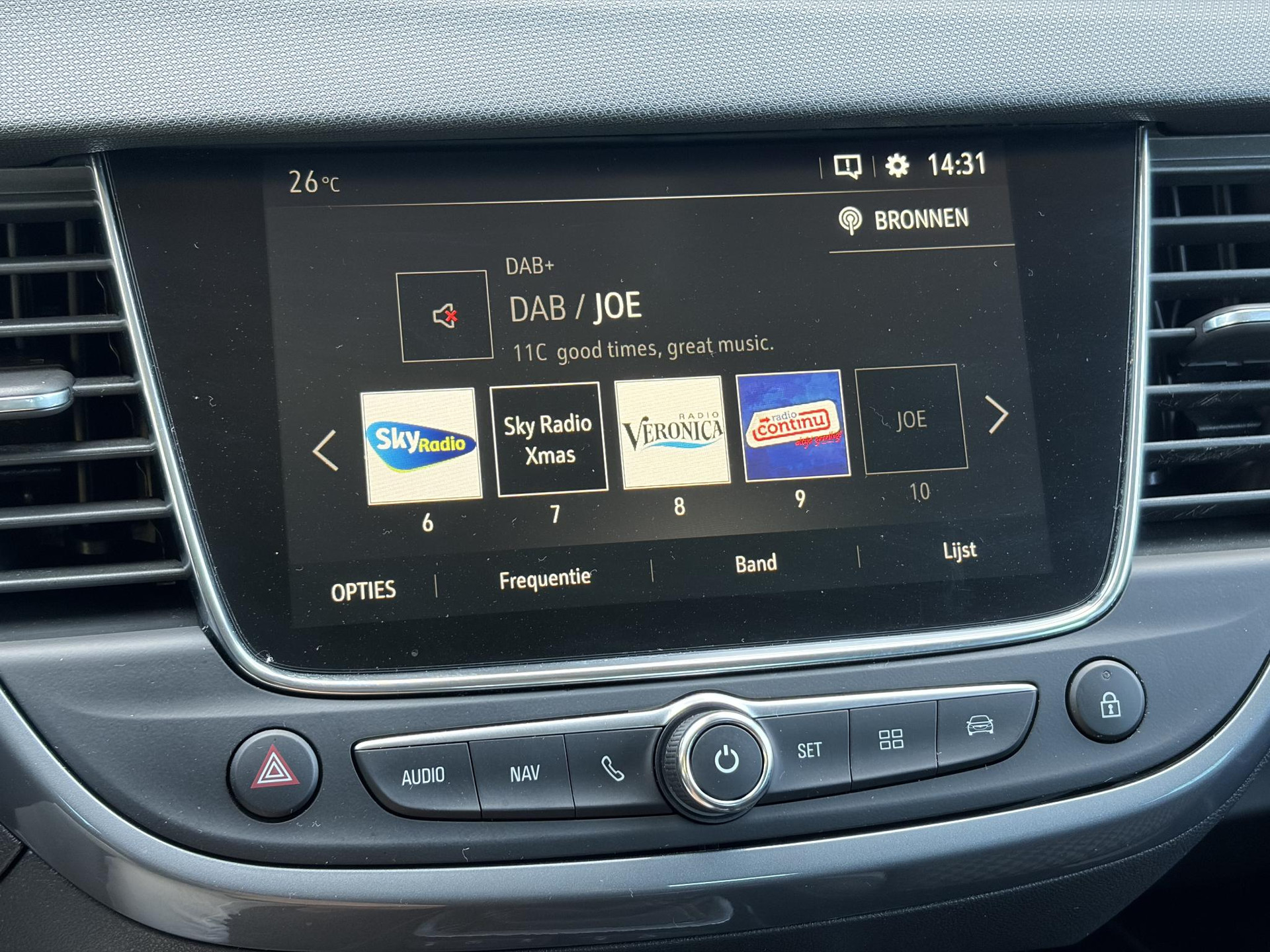 Opel Crossland X 1.2 Turbo Innovation ✓1e Eigenaar✓Dealer Onderhouden✓360° Camera✓Carplay✓Navi✓6 Bak✓110pk✓Keylss✓Halfleder✓Pdc V+A✓Lm velgen✓N.A.P✓Rijstrooksensor✓Dodehoeksensor✓Apk tot 09-2028