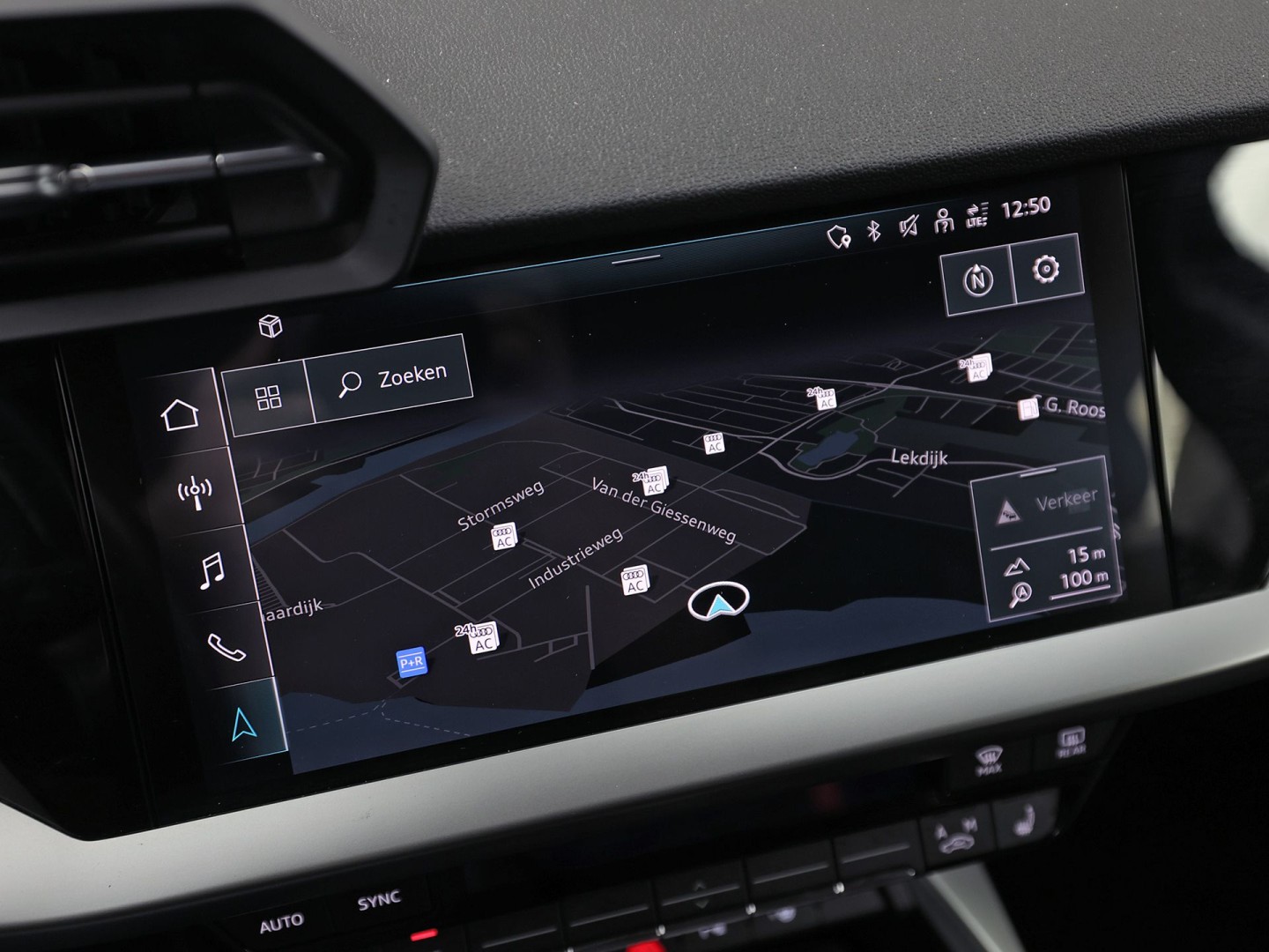 Audi A3 Sportback 40 TFSI e Sport 204Pk Automaat (APPLE CARPLAY, GROOT NAVI, LEDER, STOELVERWARMING, SPORTSTOELEN, ADAPTIVE CRUISE, GETINT GLAS, NIEUWSTAAT)