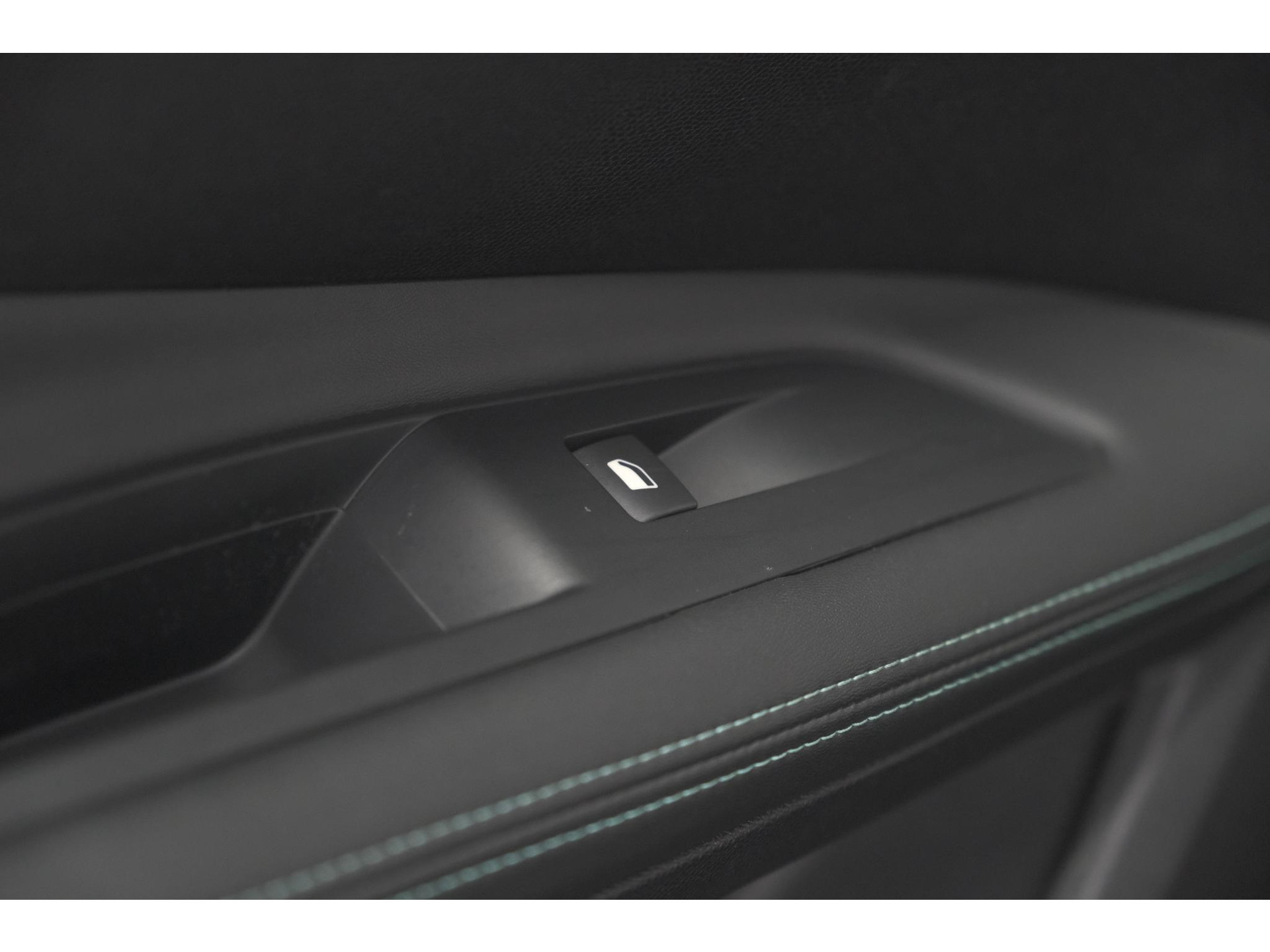 Peugeot 3008 PureTech 130 Allure | Trekhaak | Camera | Dodehoekdetectie | Navigatie