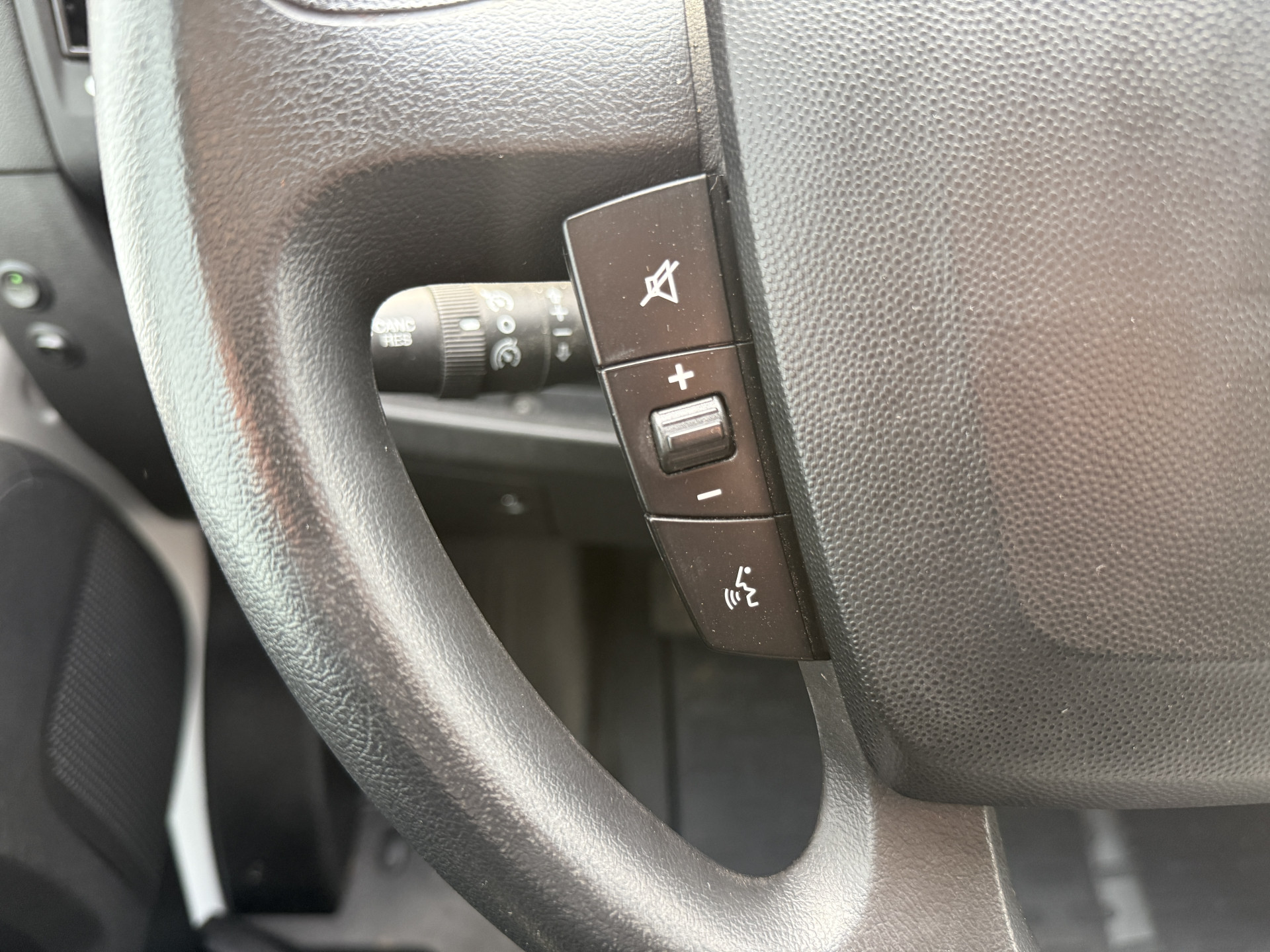 Peugeot Boxer 2.2 HDI 165PK Laadklep Bakwagen Cruise Control Climate Control Camera Carplay Standkachel LED Koffer Meubelbak