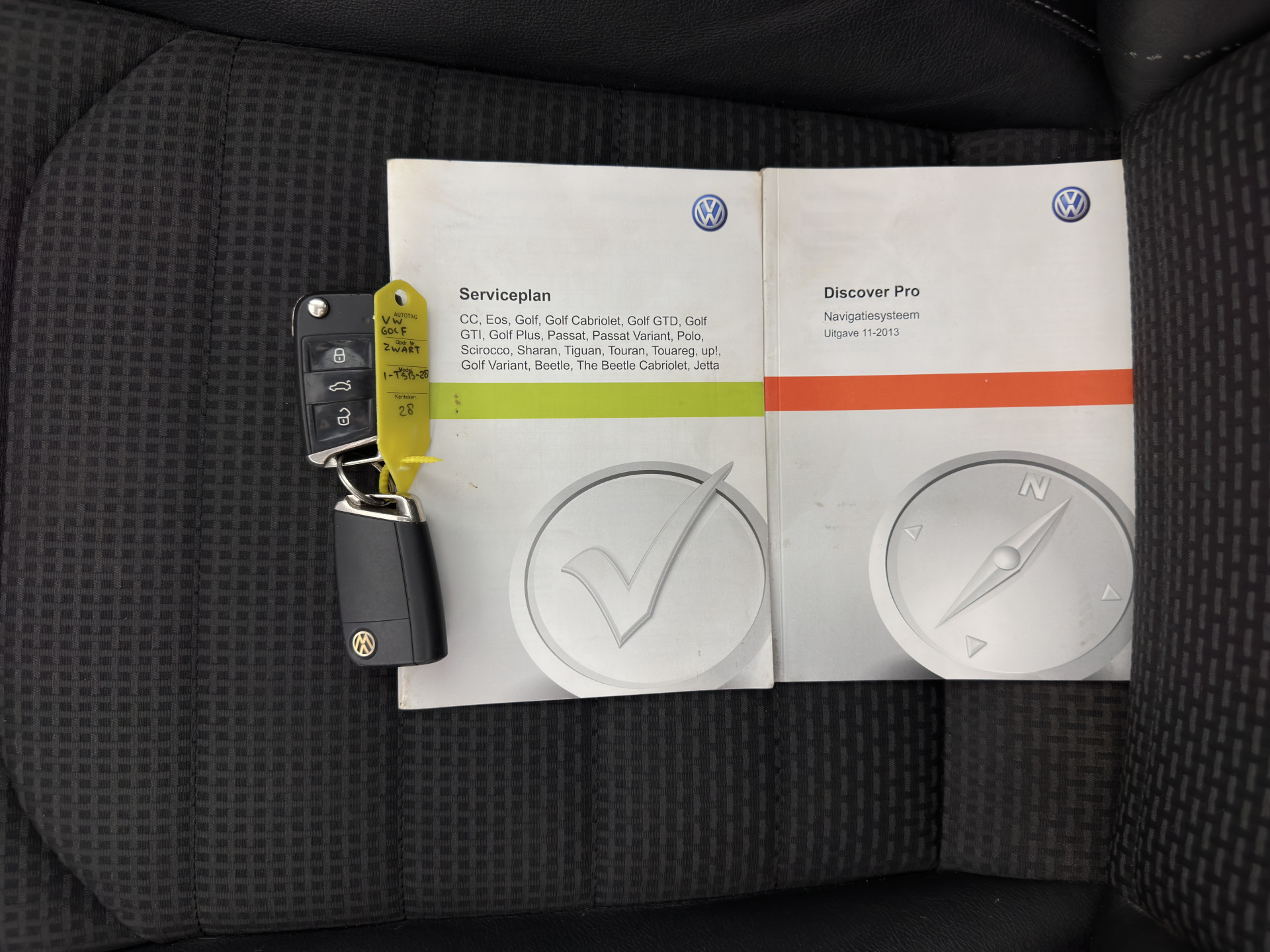 Volkswagen Golf Variant 1.4 TSI Highline Aut. *PANO | ADAPTIVE-CRUISE | LEATHER-FABRIC | XENON | DYNAUDIO-SOUND | KEYLESS | NAVI-FULLMAP | HEATED-ERGONOMIC-SPORTSEATS | ECC | PRIVACY-GLASS | PARKPILOT | 17''ALU*