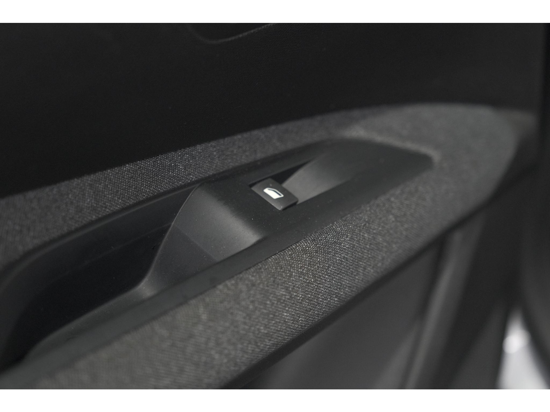 Peugeot 5008 PureTech 130 EAT8 Active Pack | 7 Zitplaatsen | Camera | Apple Carplay | Parkeersensoren