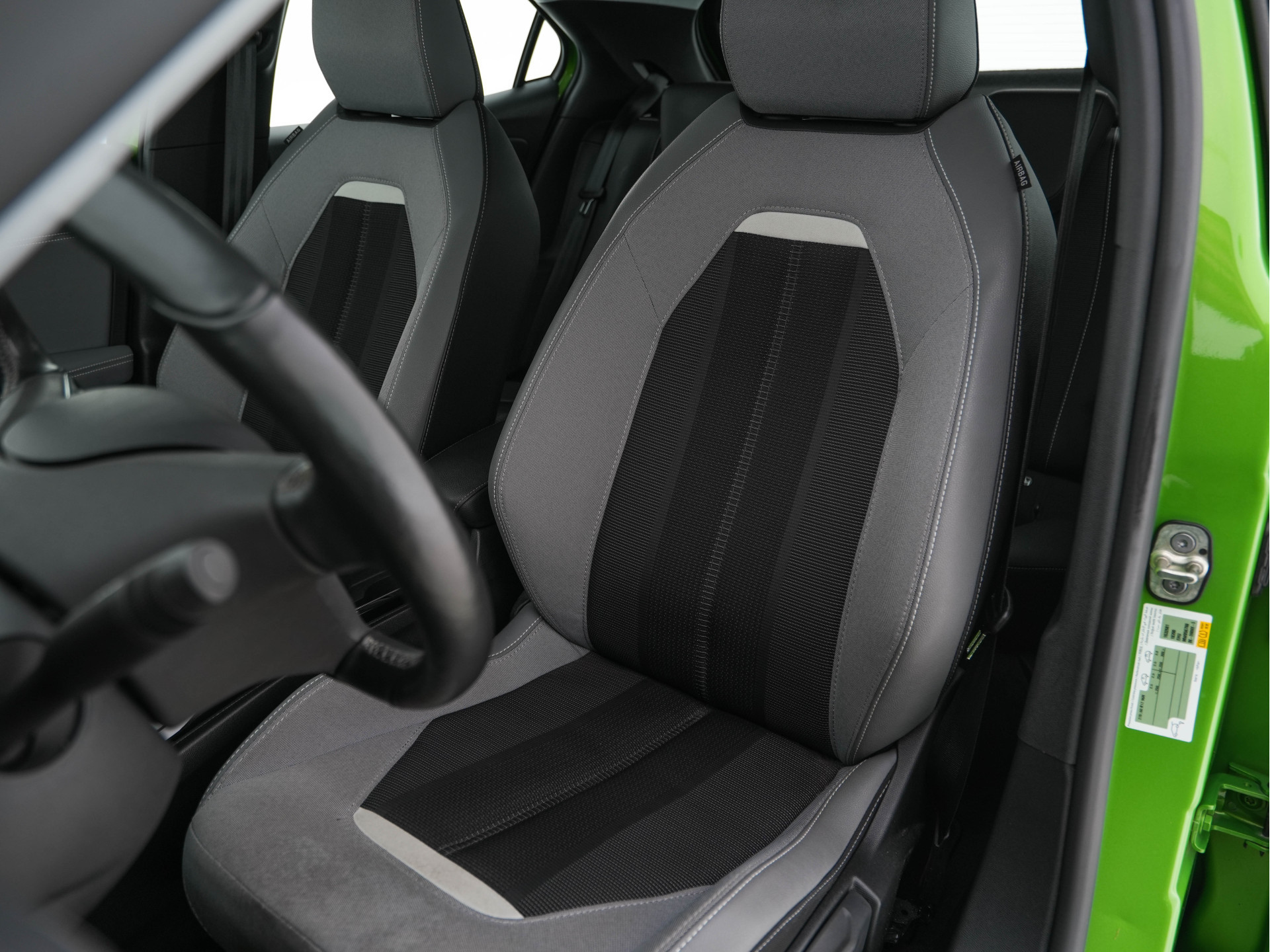 Opel Mokka-e Elegance 50-kWh 11kw Blue Ultimate [ 3-Fase ] {SOH-91%} (INCL-BTW) *FULL-LED | MICROFIBRE | HEATED-SEATS | DAB+ | KEYLESS | DIGI-COCKPIT | CARPLAY | AMBIENT-LIGHT | CAMERA | LANE-ASSIST | SPORT-SEATS | 17"ALU*