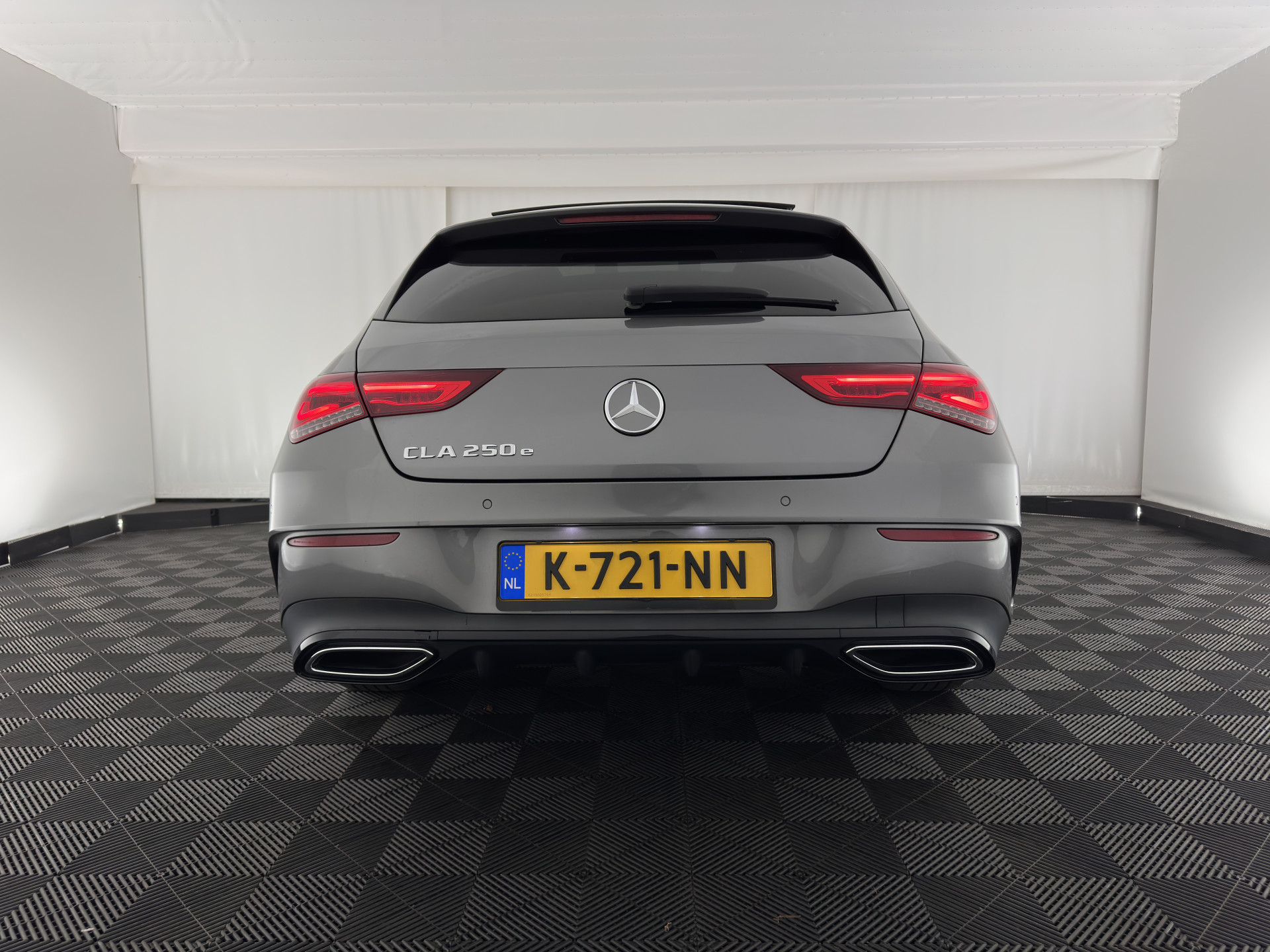 Mercedes-Benz CLA-klasse Shooting Brake 250 e Business Solution AMG Limited (INCL.BTW) *PANO | LEATHER-MICROFIBRE | MULTIBEAM-LED | AMBIENT-LIGT | BLIND-SPOT | HEATED-SPORTSEATS | WIDE-SCREEN-DIGICOCKPIT | DAB+ | NAVI-FULLMAP | CAMERA | PRIVACY-GLASS |  1