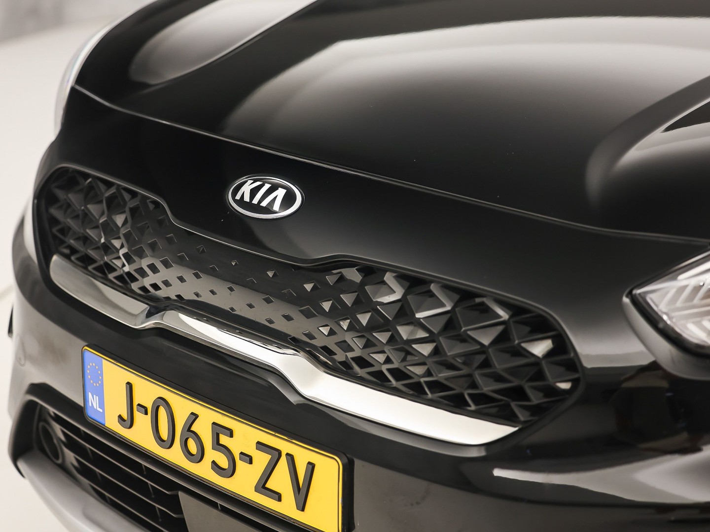 Kia Niro 1.6 GDi Hybrid DynamicLine 141Pk Automaat (APPLE CARPLAY, GROOT NAVI, CAMERA, TREKHAAK, SPORTSTOELEN, ADAPTIVE CRUISE, LANE ASSIST, NIEUWE APK, NIEUWSTAAT)