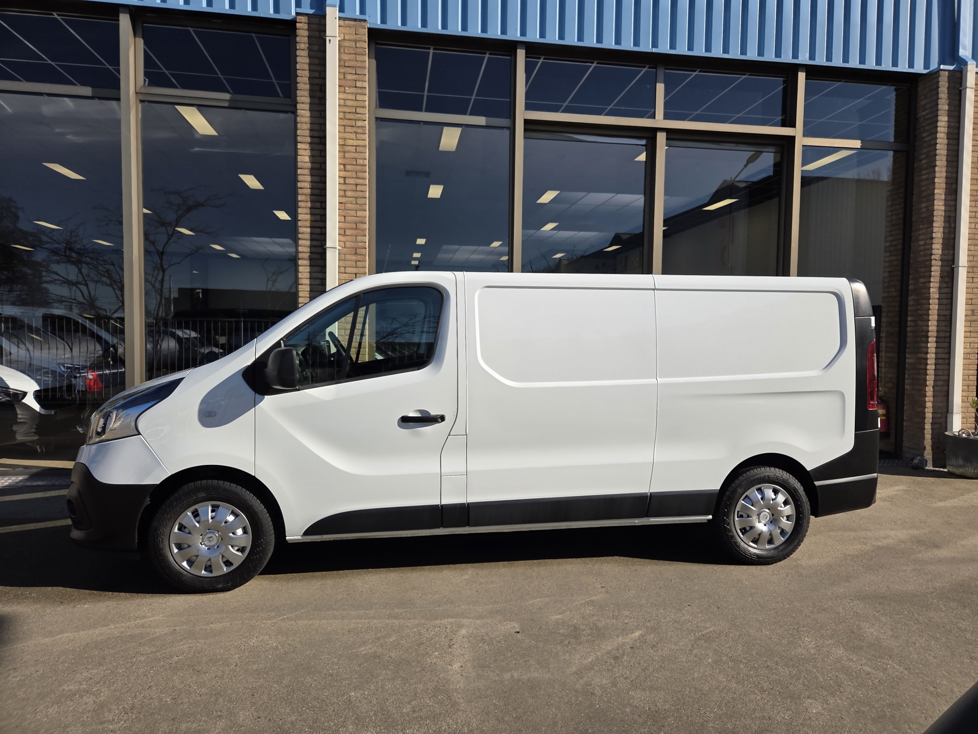 Renault Trafic 2.0 dCi 120Pk /88kw  L2 Airco  Parkeersensor Trekhaak Business