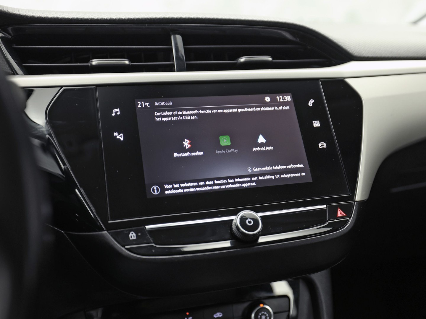 Opel Corsa 1.2 Sport Automaat (APPLE CARPLAY, GROOT NAVI, PARKEERSENSOREN, LEDER STUURWIEL, SPORTSTOELEN, LED KOPLAMPEN, LM VELGEN, CRUISE, NIEUWSTAAT)