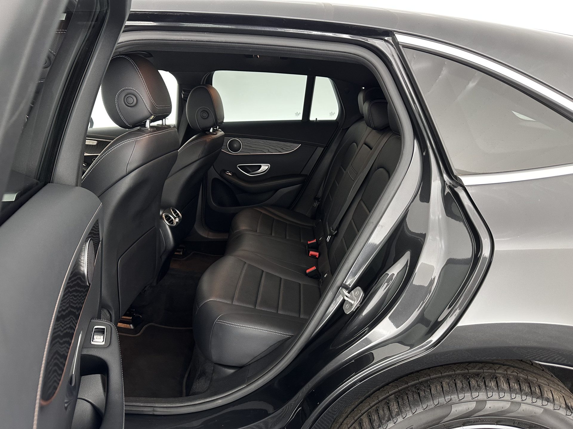 Mercedes-Benz EQC 400 4MATIC Business Solution Luxury 80 kWh {SOH-89%} (INCL.BTW) Aut.*LEATHER | FULL-LED | DISTRONIC | BLINDSPOT | HEATED-COMFORTSEATS | DIGI-WIDESCREEN | DAB+ | KEYLESS | AMBIENTLIGHT | NAVI-FULLMAP | ECC | PRIVACY-GLASS | PDC | 20''ALU*