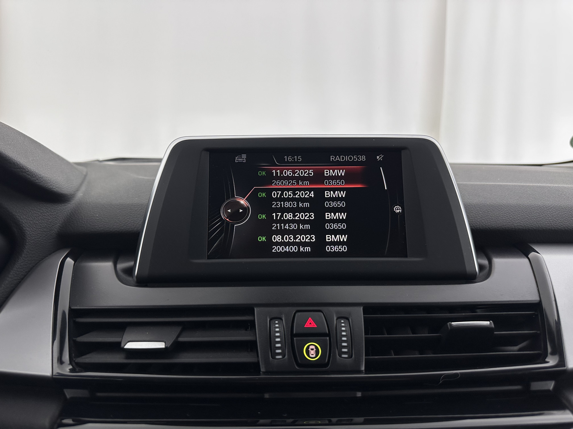 BMW 2-serie Active Tourer 218d Essential *NAVI-FULLMAP | COMFORTSEATS | PRIVACY-GLASS | ECC | PDC | CRUISE | TOWBAR | 17''ALU *