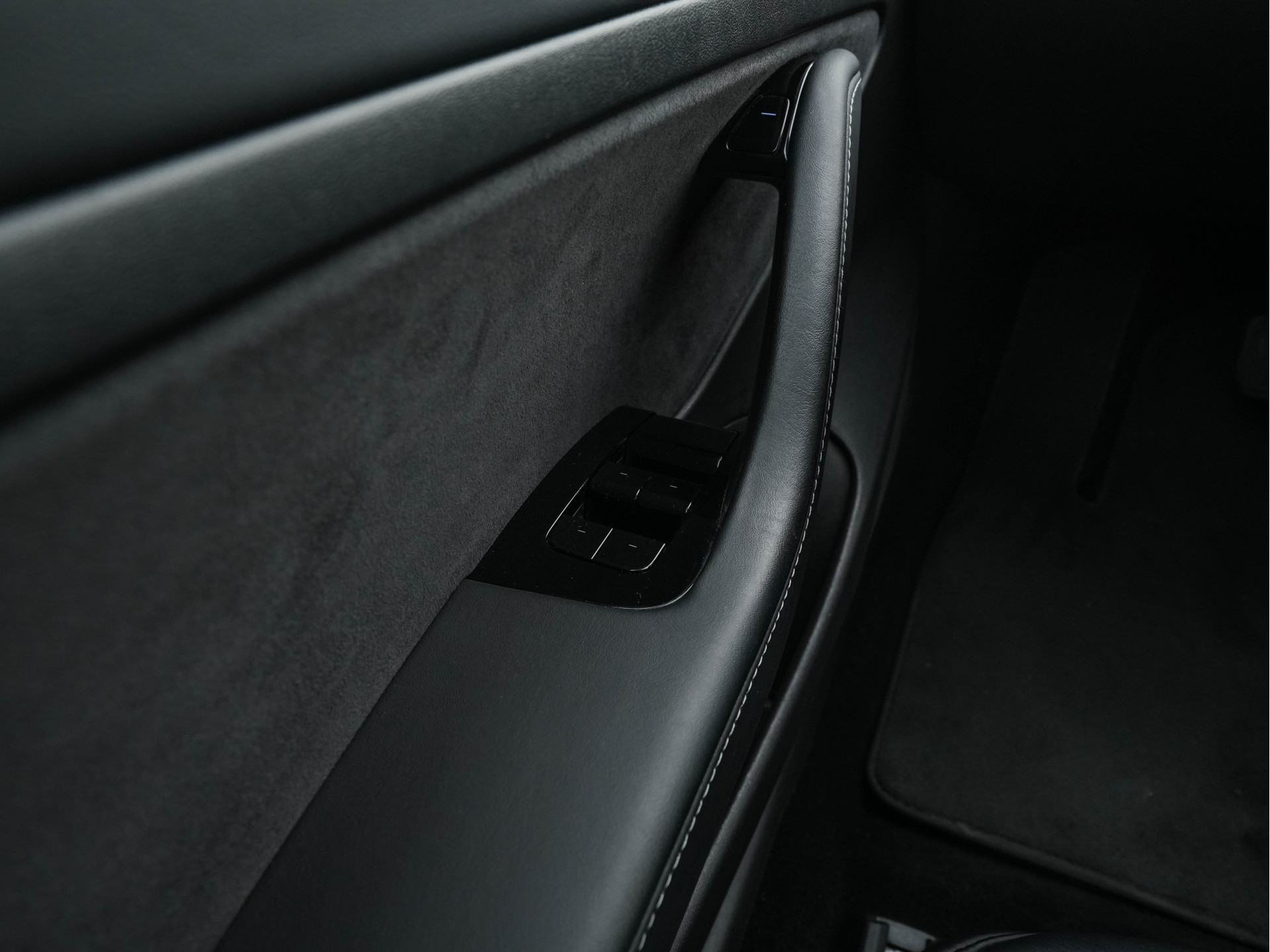 Tesla Model 3 Standard RWD Plus 60 kWh [ 3-Fase ] {SOH-84%} (INCL-BTW) Aut. *PANO | AUTO-PILOT | LEATHER | KEYLESS | FULL-LED | MEMORY-PACK | SURROUND-VIEW | DAB | CARPLAY | DIGI-COCKPIT | LANE-ASSIST | COMFORT-SEATS | 18"ALU*