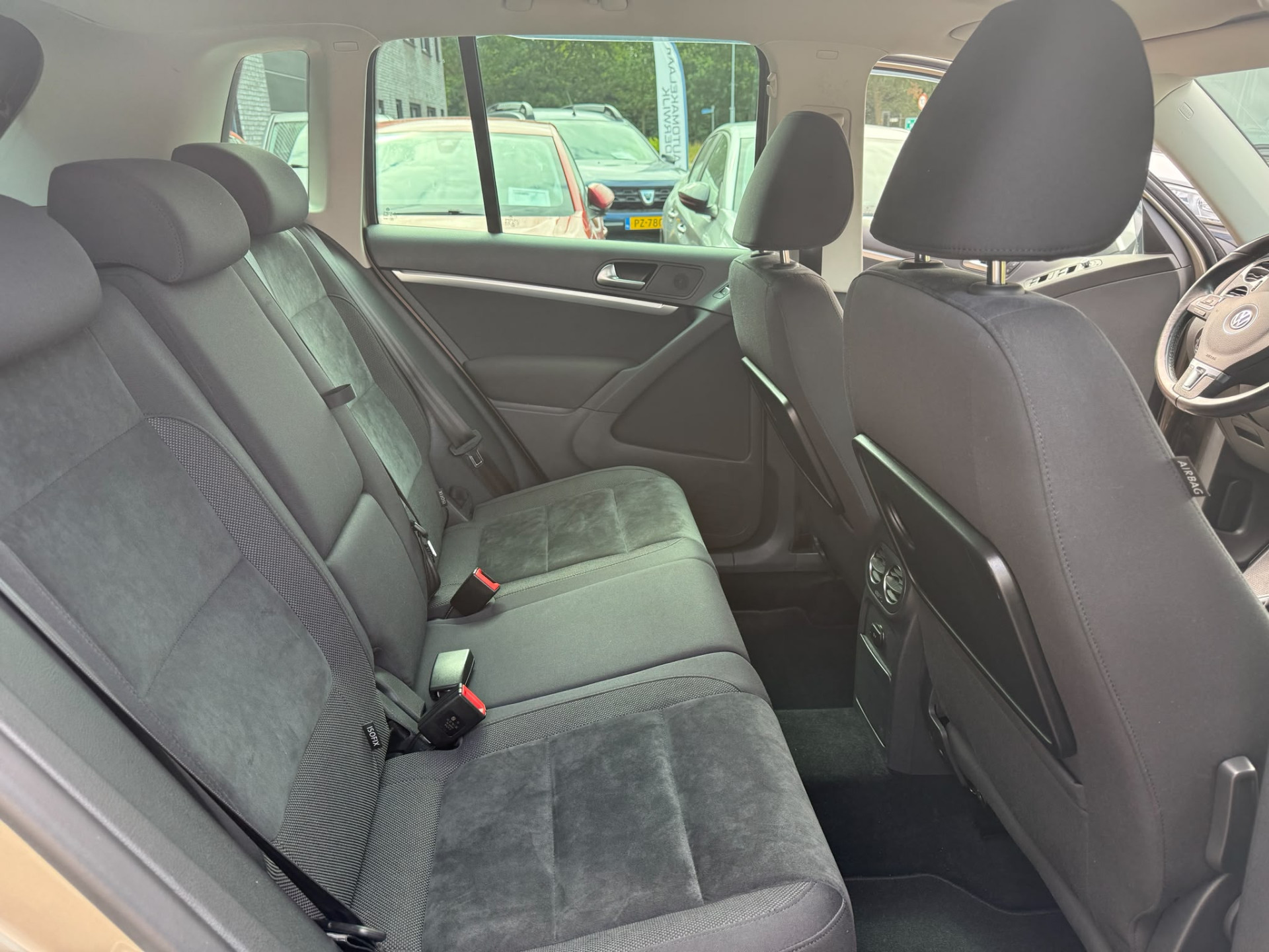 Volkswagen Tiguan 1.4 TSI Sport&Style | 1E EIGENAAR | 3/6/12MND GARANTIE | NAVI | PDC | 160 PK | LAGE KM |