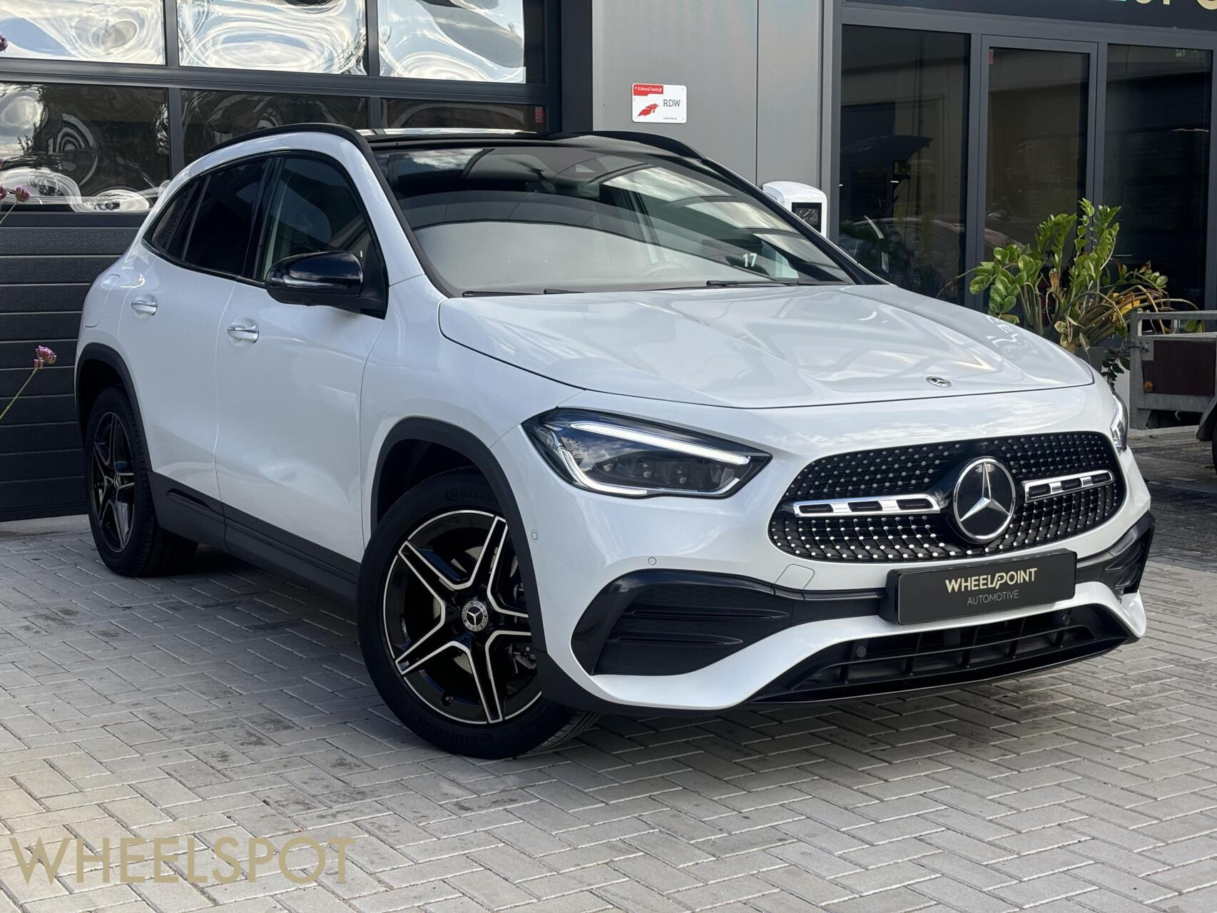 Mercedes GLA-klasse 250 e AMG|Pano|Sfeer|CarPlay|Stoelverwar