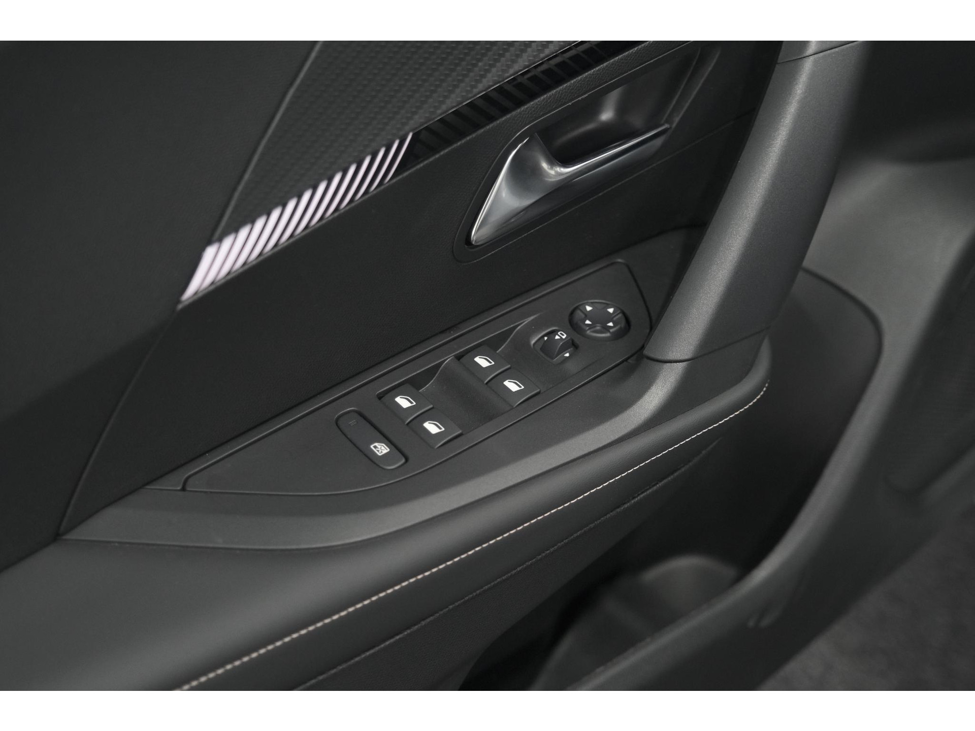 Peugeot 2008 PureTech 100 Allure | 360 Camera | Dodehoekdetectie | Navigatie | Apple Carplay