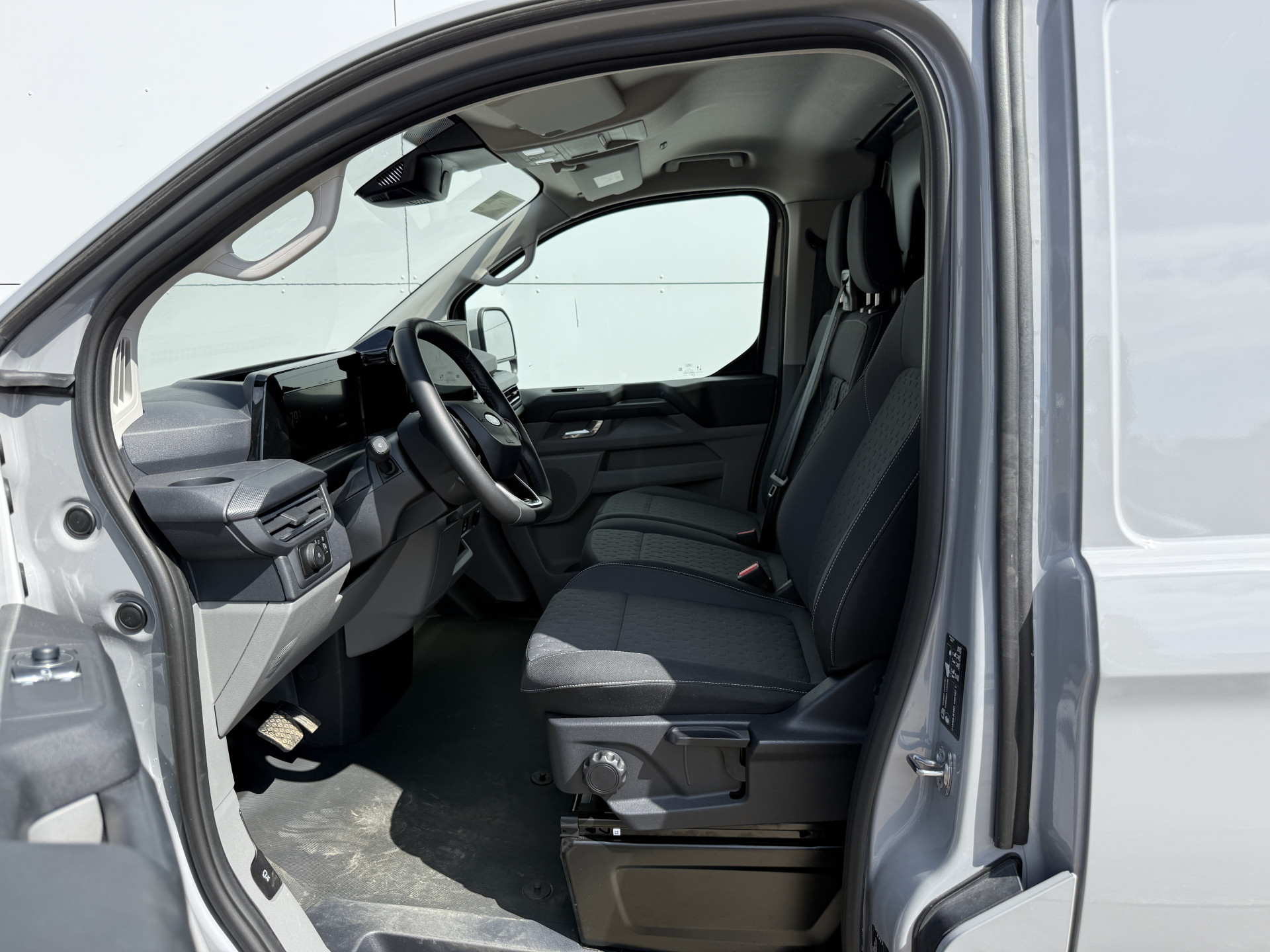 Ford e-Transit Custom 65 kWh 218PK Elektrisch 344km WLTP 2300kg Trekvermogen BEV Snelladen Stoelverwarming LED Cruise Control Camera Carplay Parkeersensoren v+a