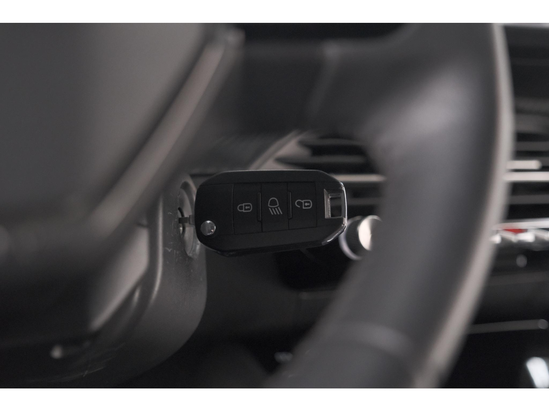 Peugeot 2008 PureTech Allure Pack | Navigatie | Parkeersensoren | Apple Carplay