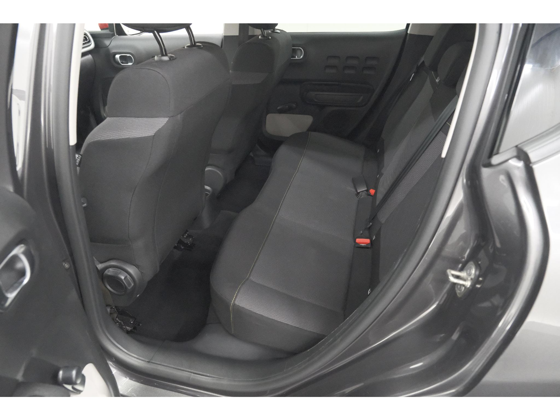 Citroen C3 PureTech 110 EAT6 Business | Trekhaak | Camera | Dodehoekdetectie | Navigatie | Climate Control