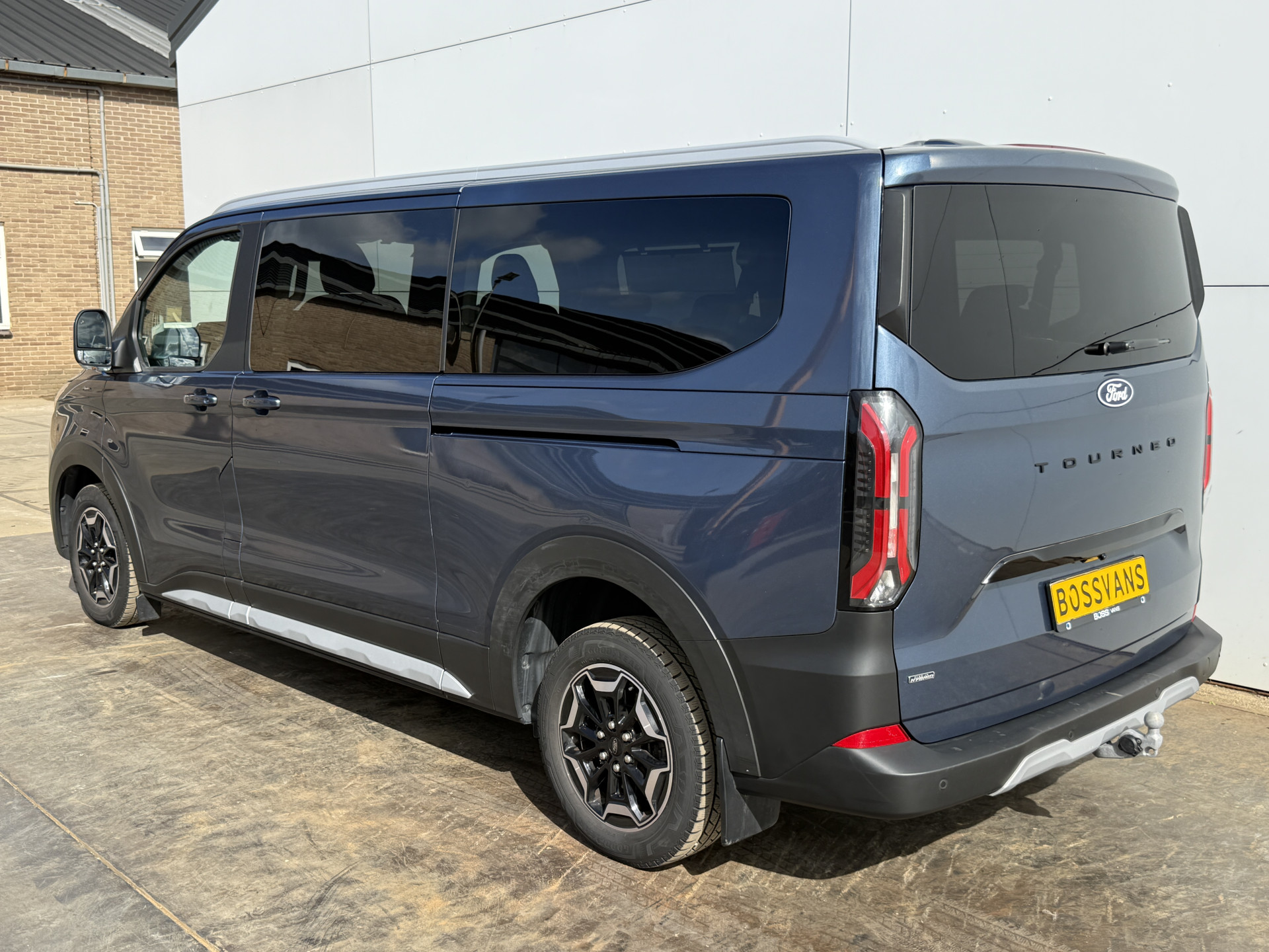 Ford Tourneo Custom 233PK PHEV Prijs Incl. BPM Excl. BTW Automaat 8-Personen Automaat LED B&O Audio Lichtmetalen Velgen PDC Carplay Camera Parkeersensoren Cruise Control